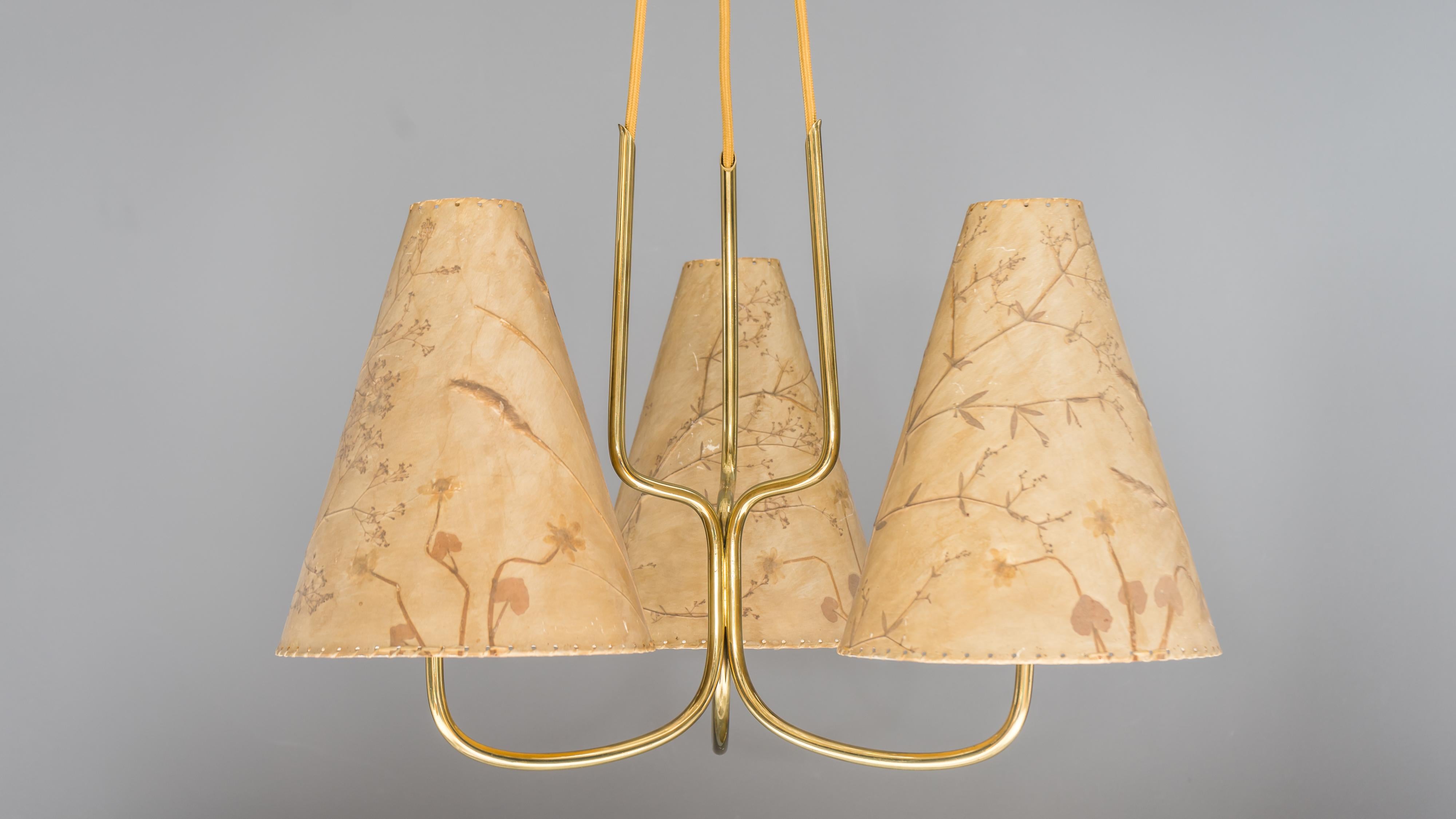 Kalmar chandelier, circa 1950s with original shades.
The shades are not in a excellent condition, but they are original. ( signs of use on the shades )
The chandelier is original condition.
 