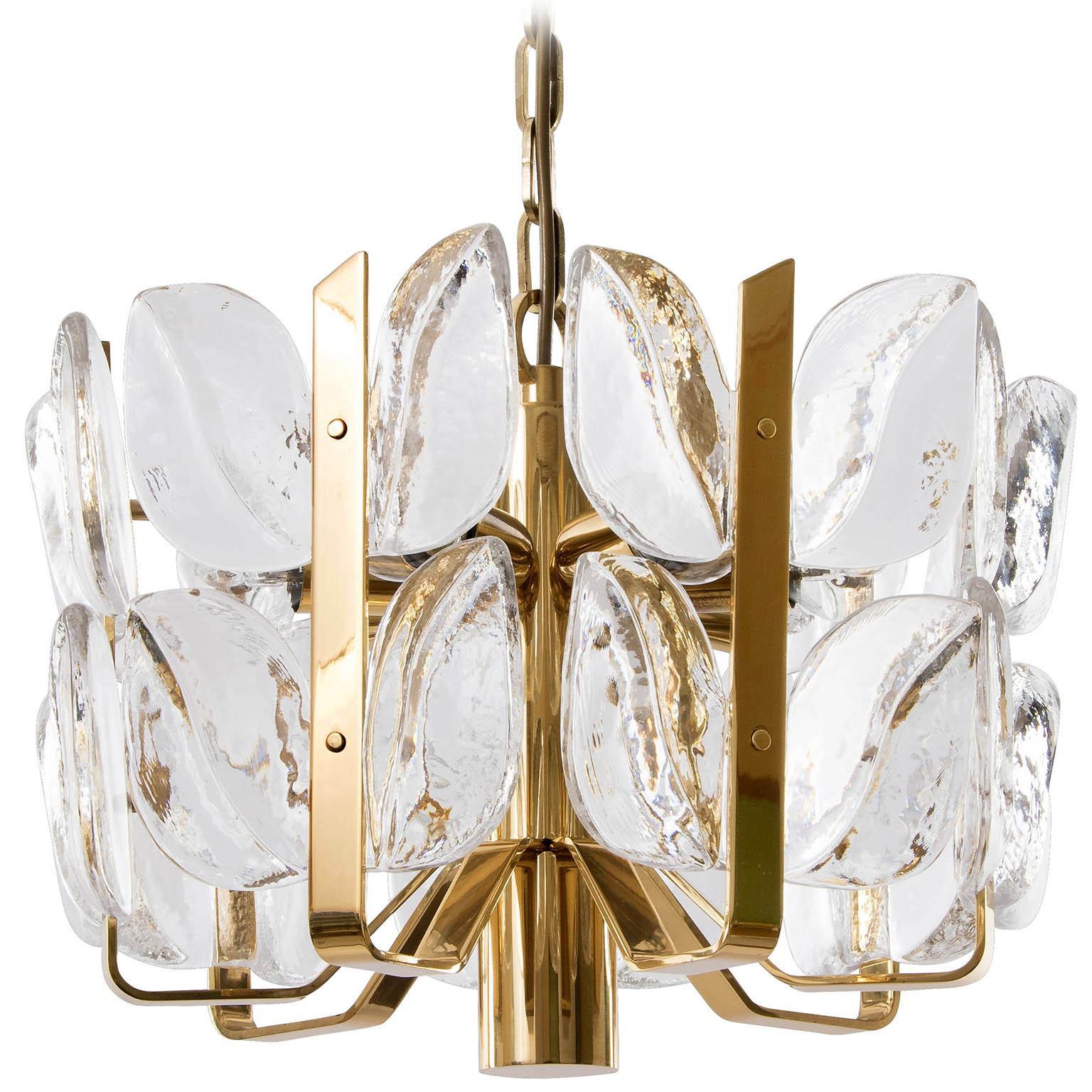 A gorgeous high quality pendant light fixture model 'Florida' by J.T. Kalmar, Austria, manufactured in midcentury, circa 1970 (late 1960s or early 1970s).
The lamp is made of polished brass and large fire-polished brilliant crystal glass pieces in
