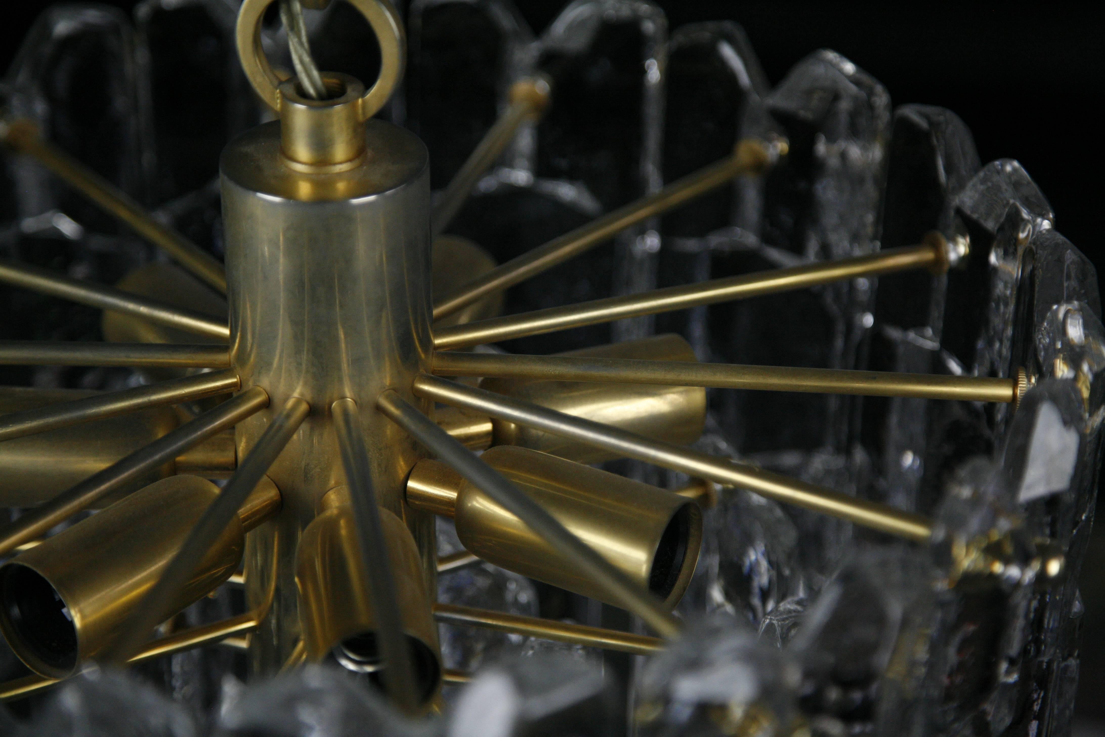 Lampadario Kalmar placcato oro con cristalli, 1970, Austria in vendita 2