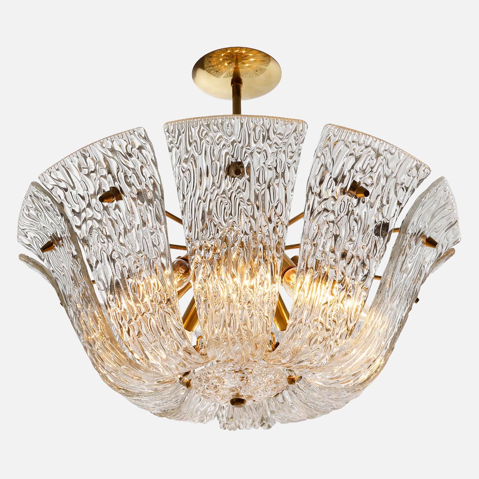 Kalmar-Kronleuchter oder Einbaubeleuchtung aus gebogenem, strukturiertem Glas mit Messingbogen, 1960, 1 von 3 Stück (Metall) im Angebot