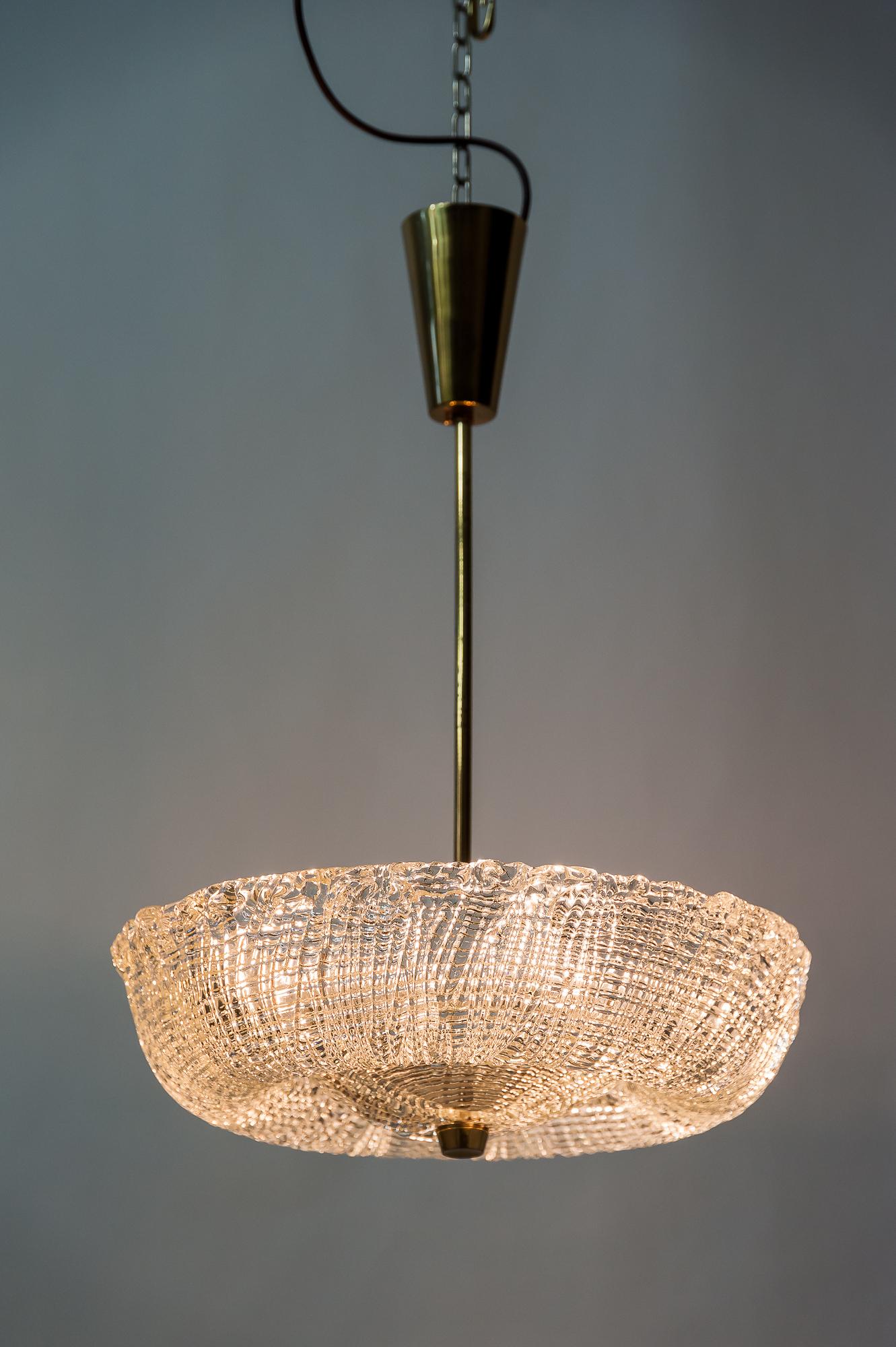 Kalmar chandeliers, brass and glass, 1960s.
Textured glass and brass ceiling lights by J. T. Kalmar, Vienna, manufactured in midcentury, circa 1960. 

Original condition.