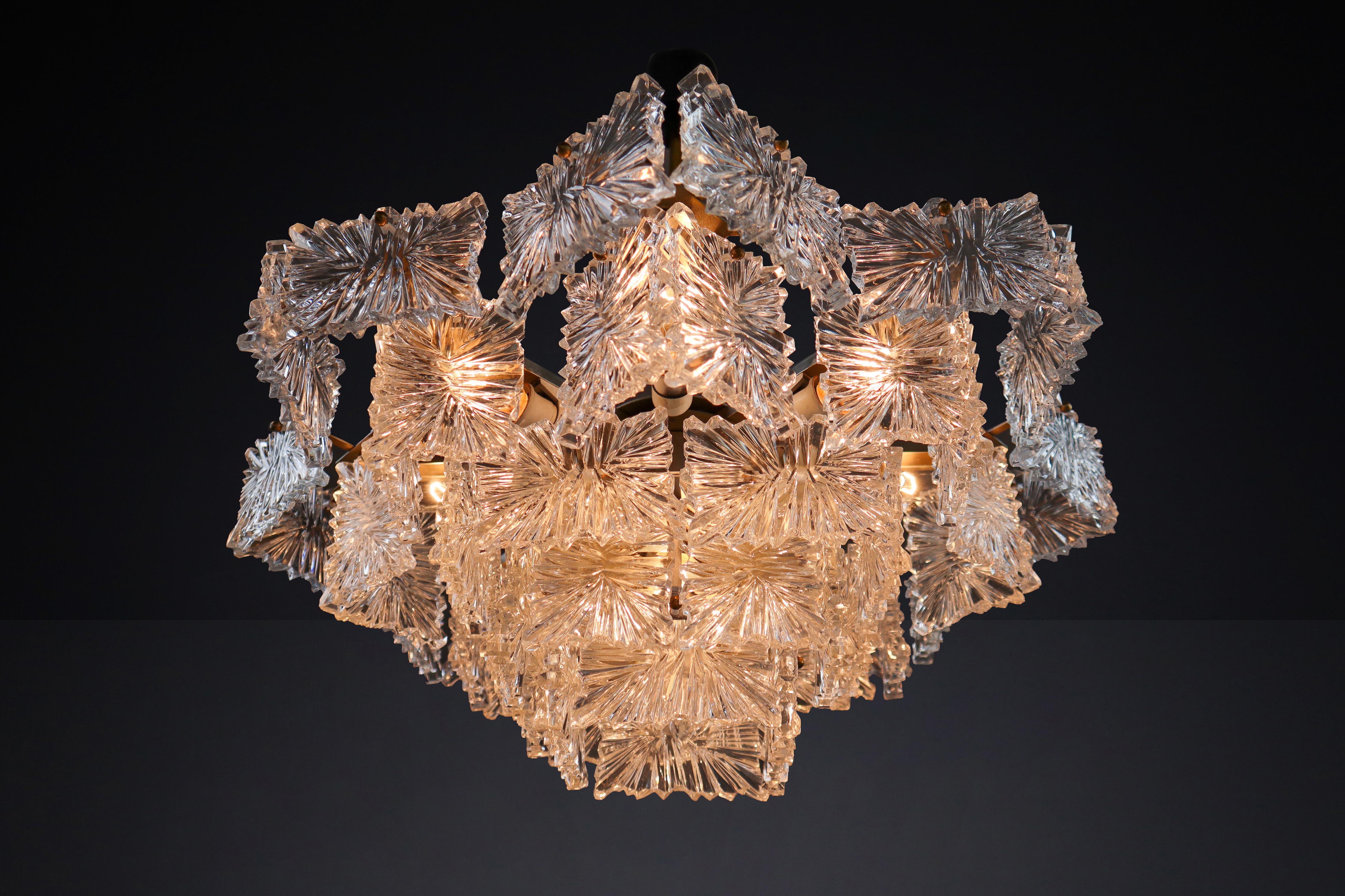 Kalmar Chandeliers in Brass and Textured Glass Sheets, Austria, 1960s  For Sale 3