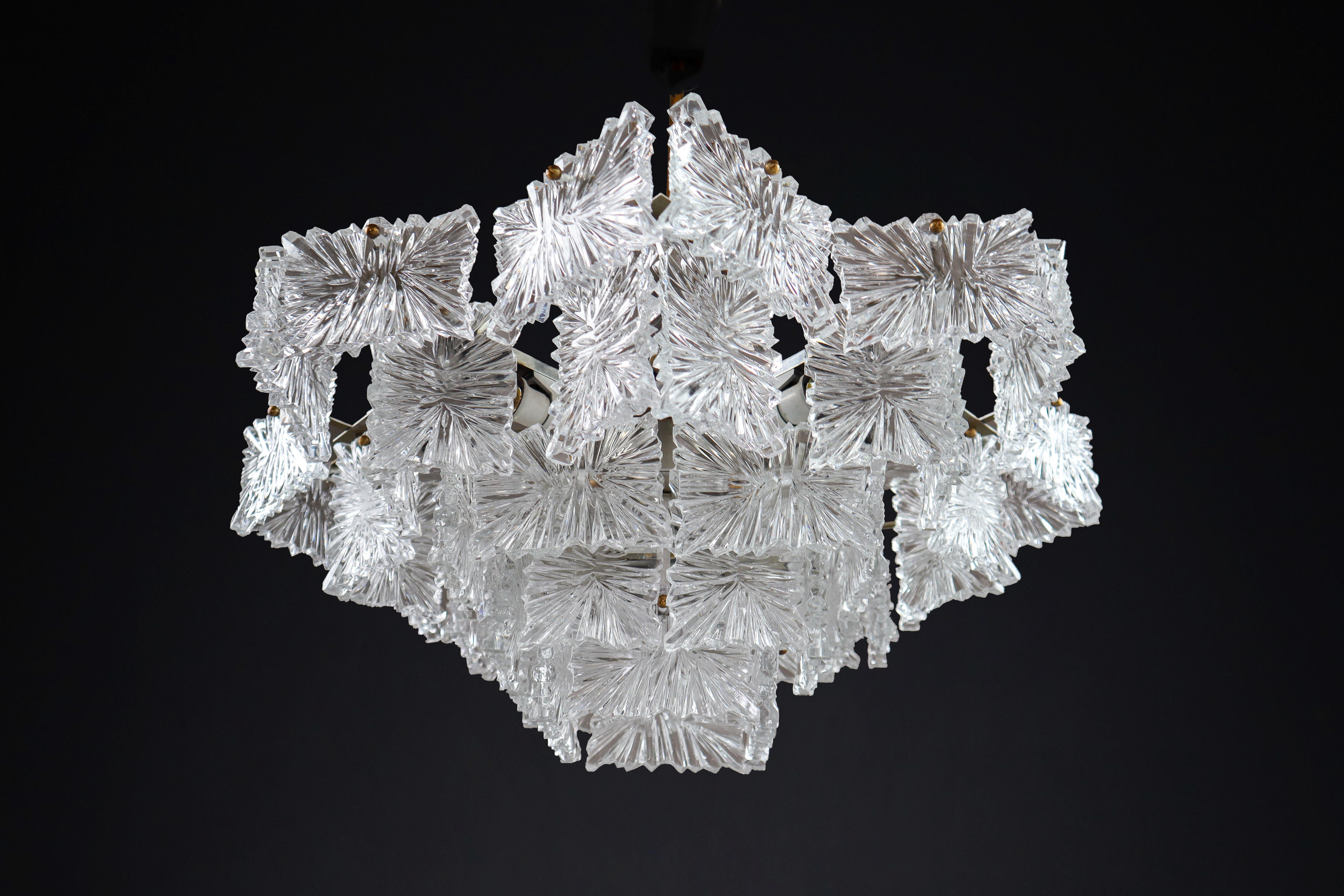 Kalmar Chandeliers in Brass and Textured Glass Sheets, Austria, 1960s  For Sale 4