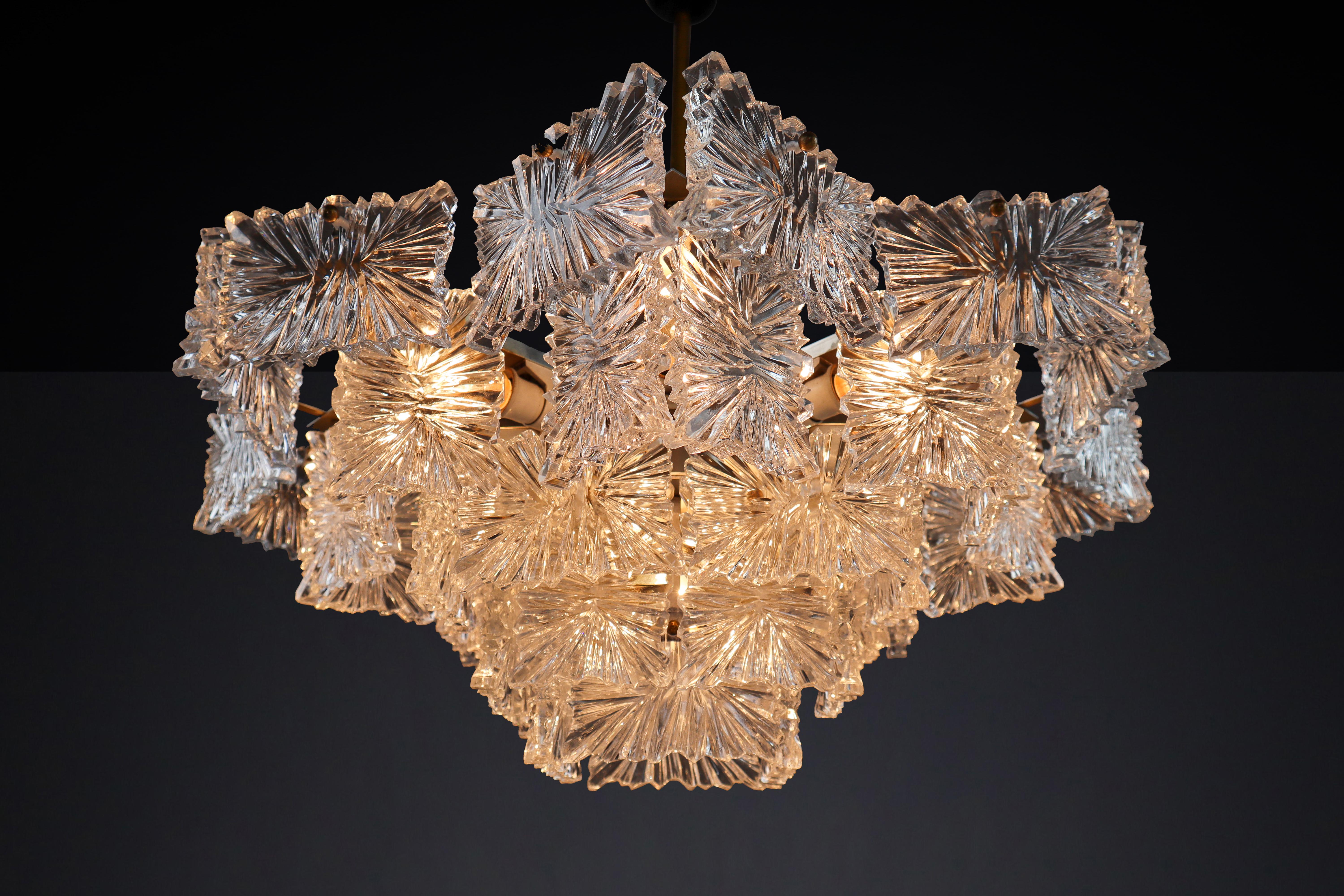 Kalmar Chandeliers in Brass and Textured Glass Sheets, Austria, 1960s  For Sale 1