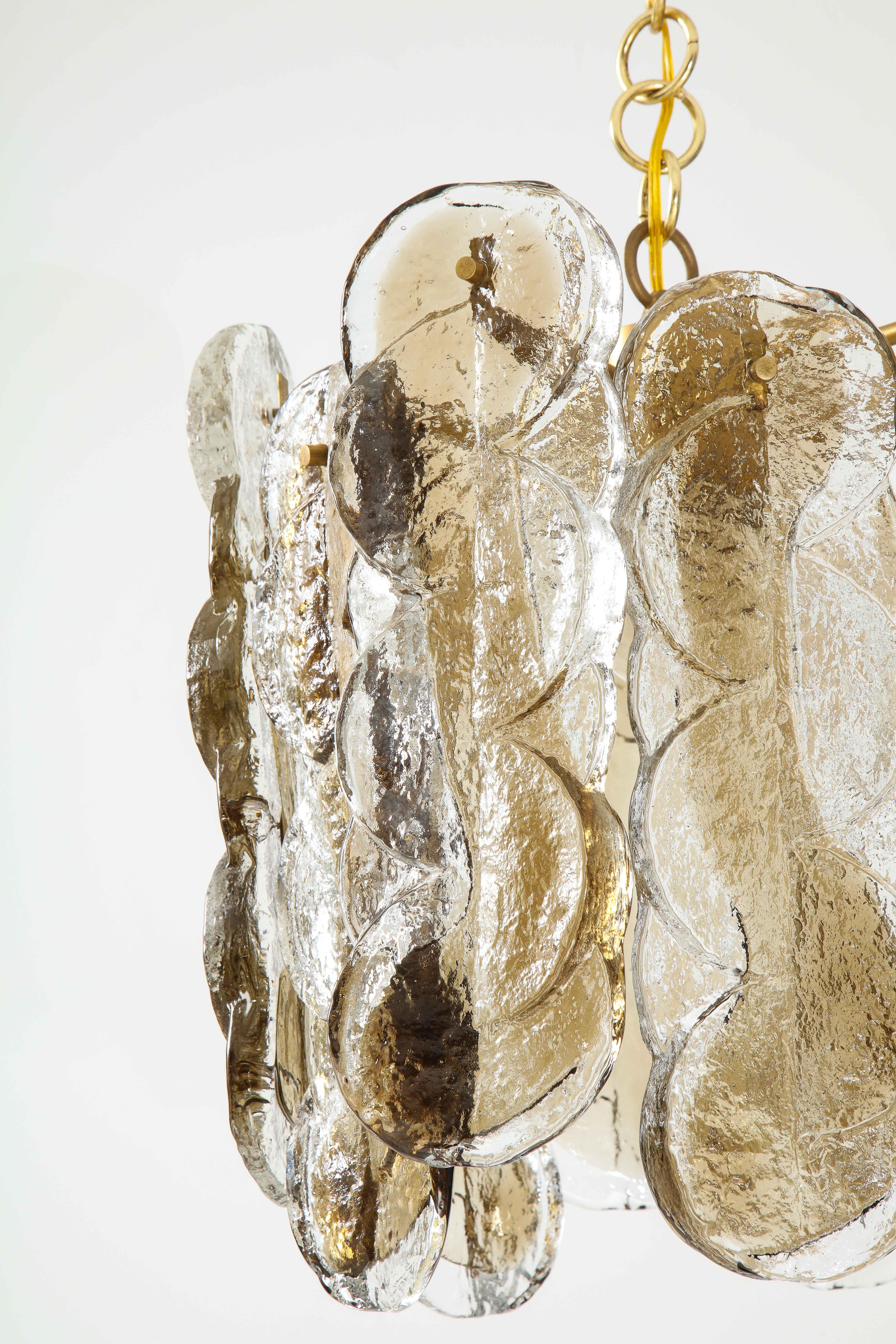 Kalmar Kronleuchter aus klarem und bernsteinfarbenem Glas (Muranoglas) im Angebot