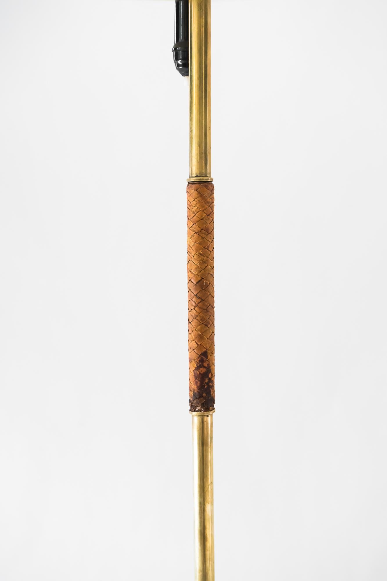 Lámpara de pie Kalmar, circa 1950s Austríaco en venta