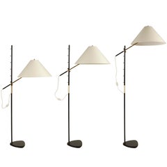 Kalmar Stehleuchte 'Pelikan' Mod. 2097:: Höhenverstellbar:: Messing Schwarz Eisen:: 1960