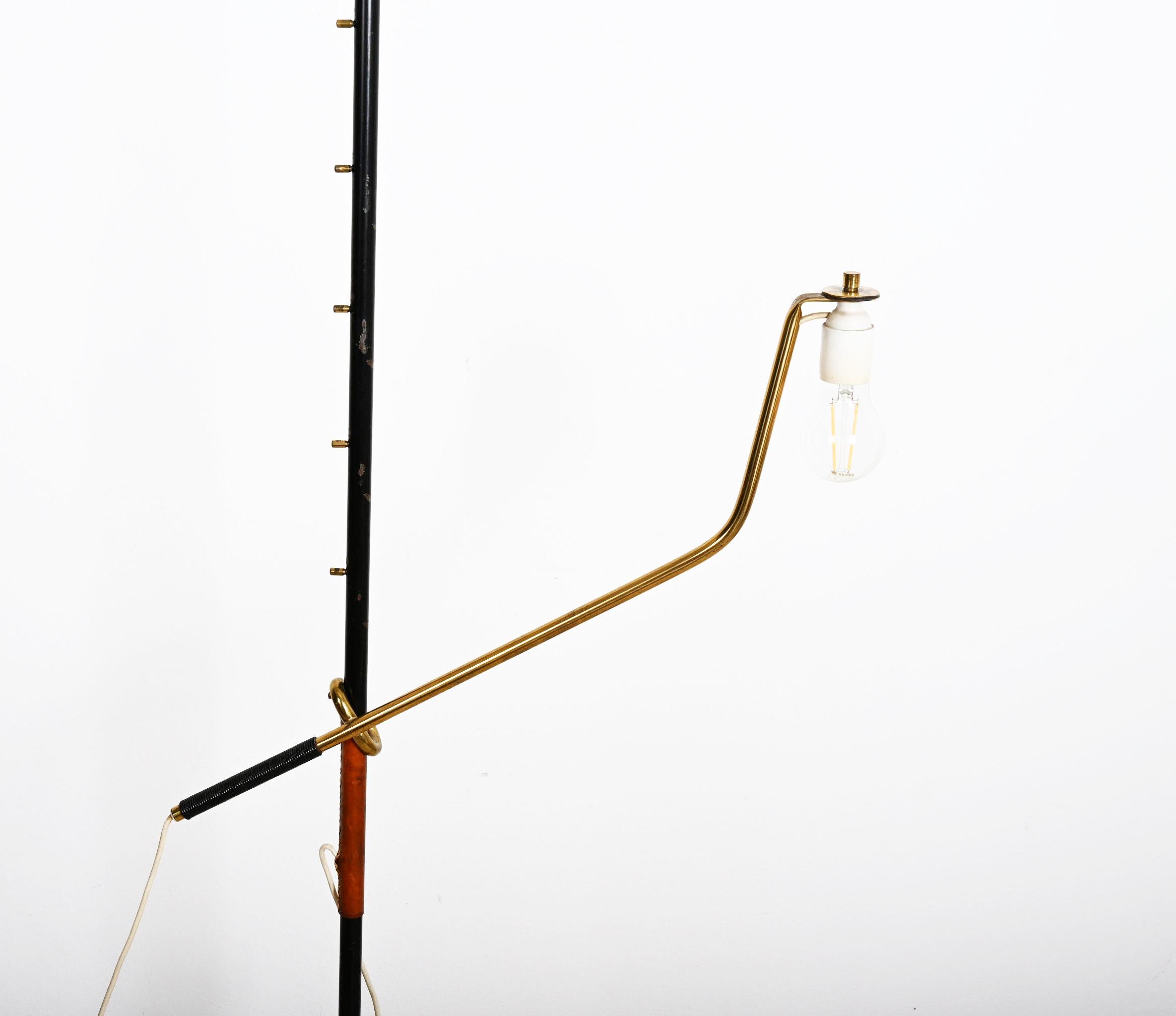 Kalmar Stehleuchte 'Pelican' Mod. 2097, Höhenverstellbar, Messing Schwarz Eisen, 1960 im Angebot 1