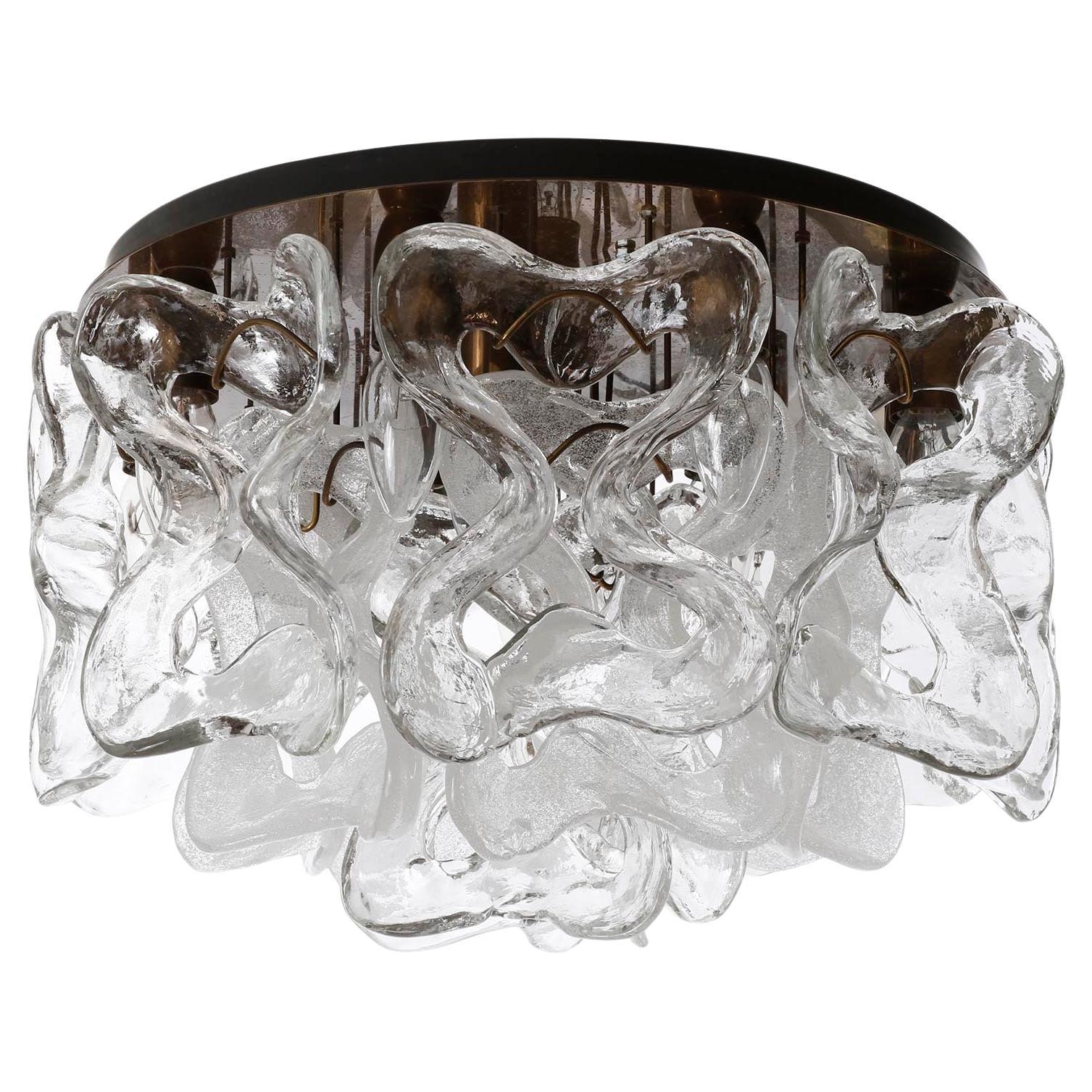 Mid-Century Modern Plafonnier Kalmar Catena, laiton patiné et verre de Murano, 1970 en vente