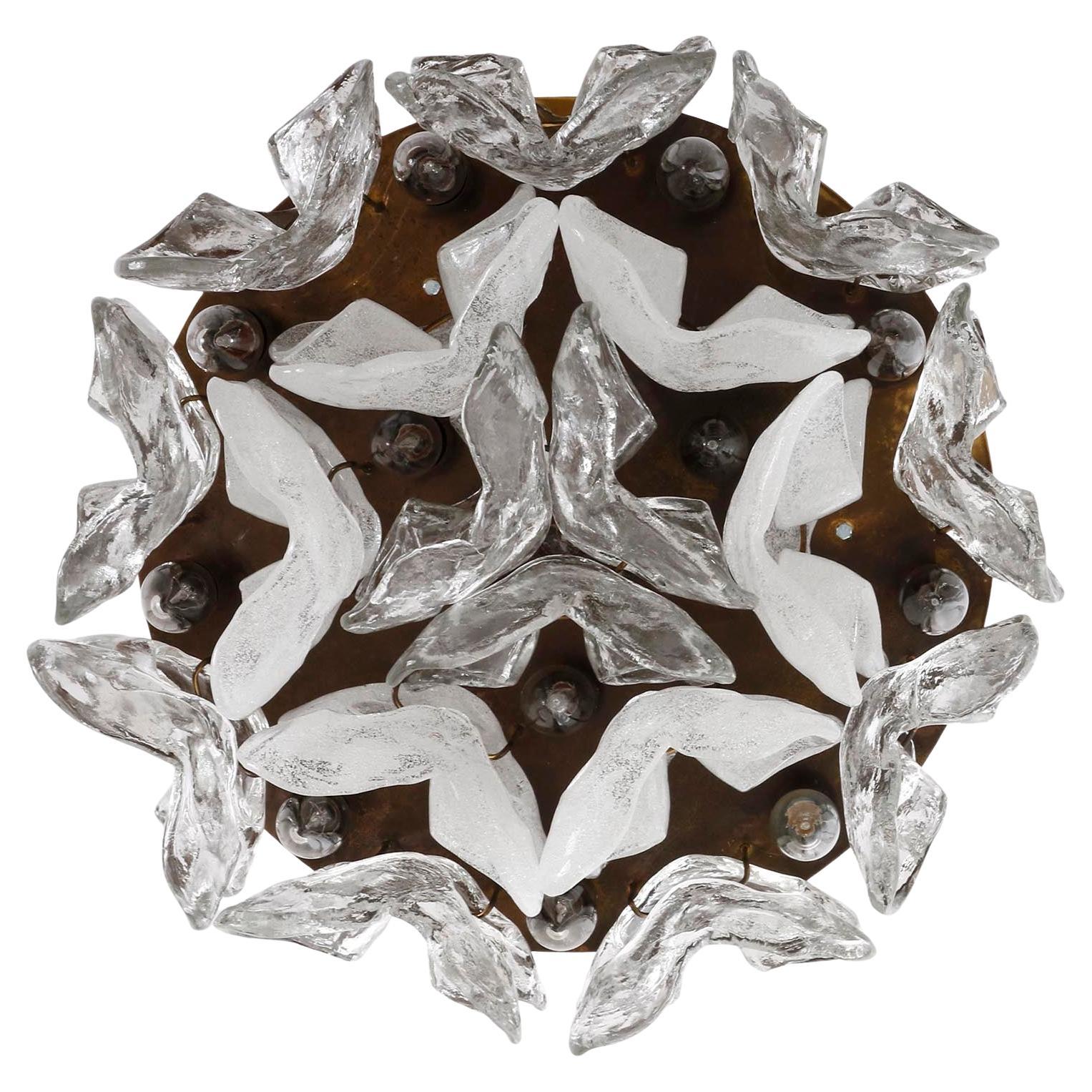 Fin du 20e siècle Plafonnier Kalmar Catena, laiton patiné et verre de Murano, 1970 en vente