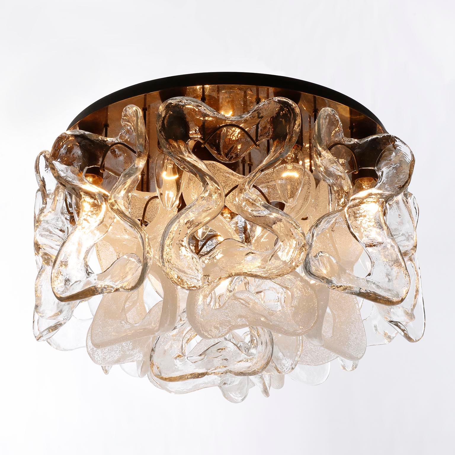 Plafonnier Kalmar Catena, laiton patiné et verre de Murano, 1970 en vente 1