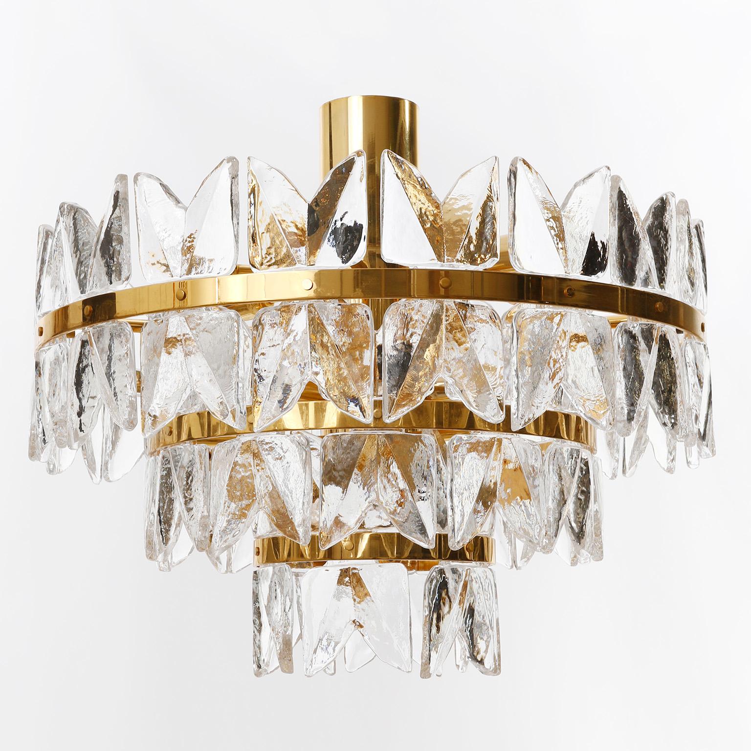 Mid-Century moderno Kalmar Lighting a incasso modello 'Corina', ottone dorato e vetro trasparente, anni '70 in vendita