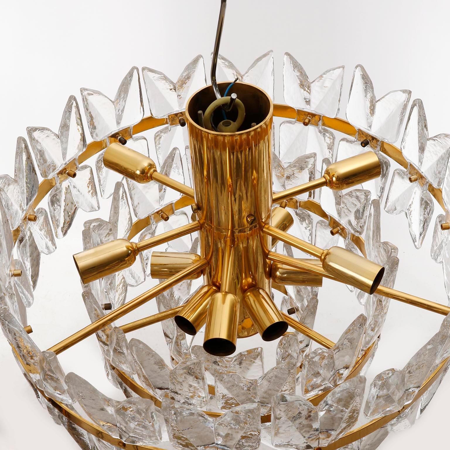 Oro Kalmar Lighting a incasso modello 'Corina', ottone dorato e vetro trasparente, anni '70 in vendita