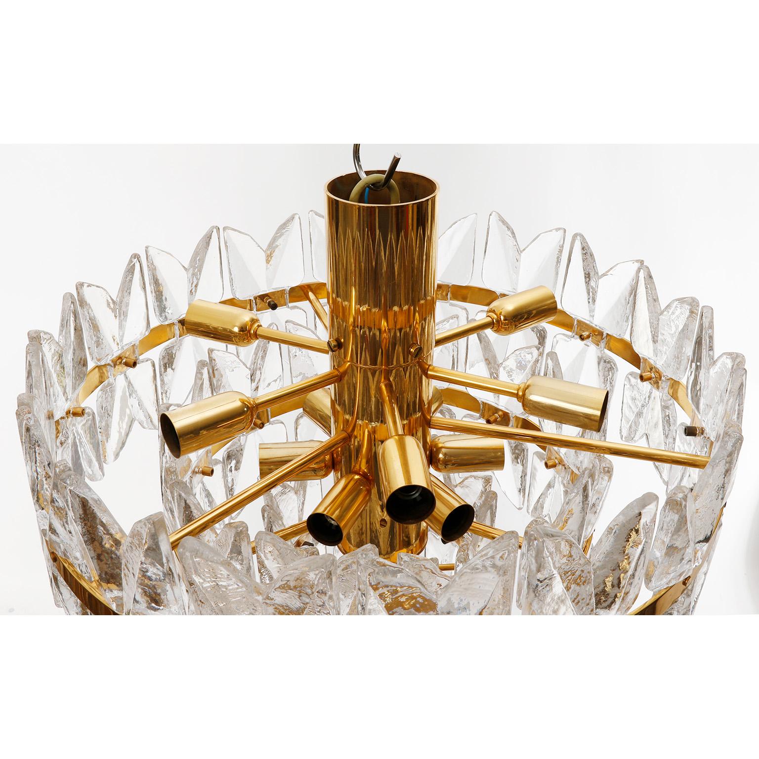 Oro Kalmar Lighting a incasso modello 'Corina', ottone dorato e vetro trasparente, anni '70 in vendita