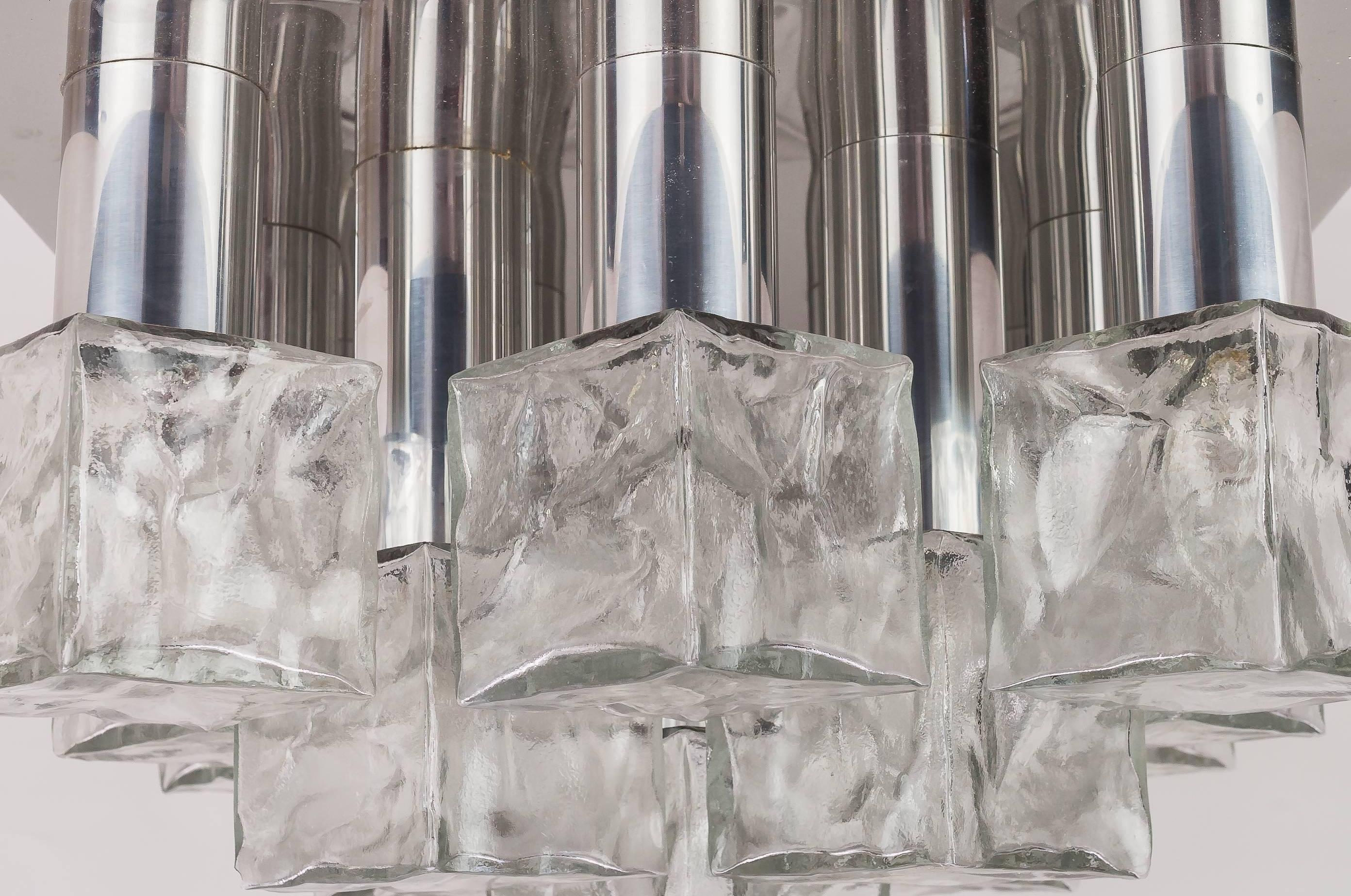Fin du 20e siècle Applique ou éclairage à poser ou suspendre Kalmar, plaqué nickel, verre de glace moulé, vers 1970 en vente