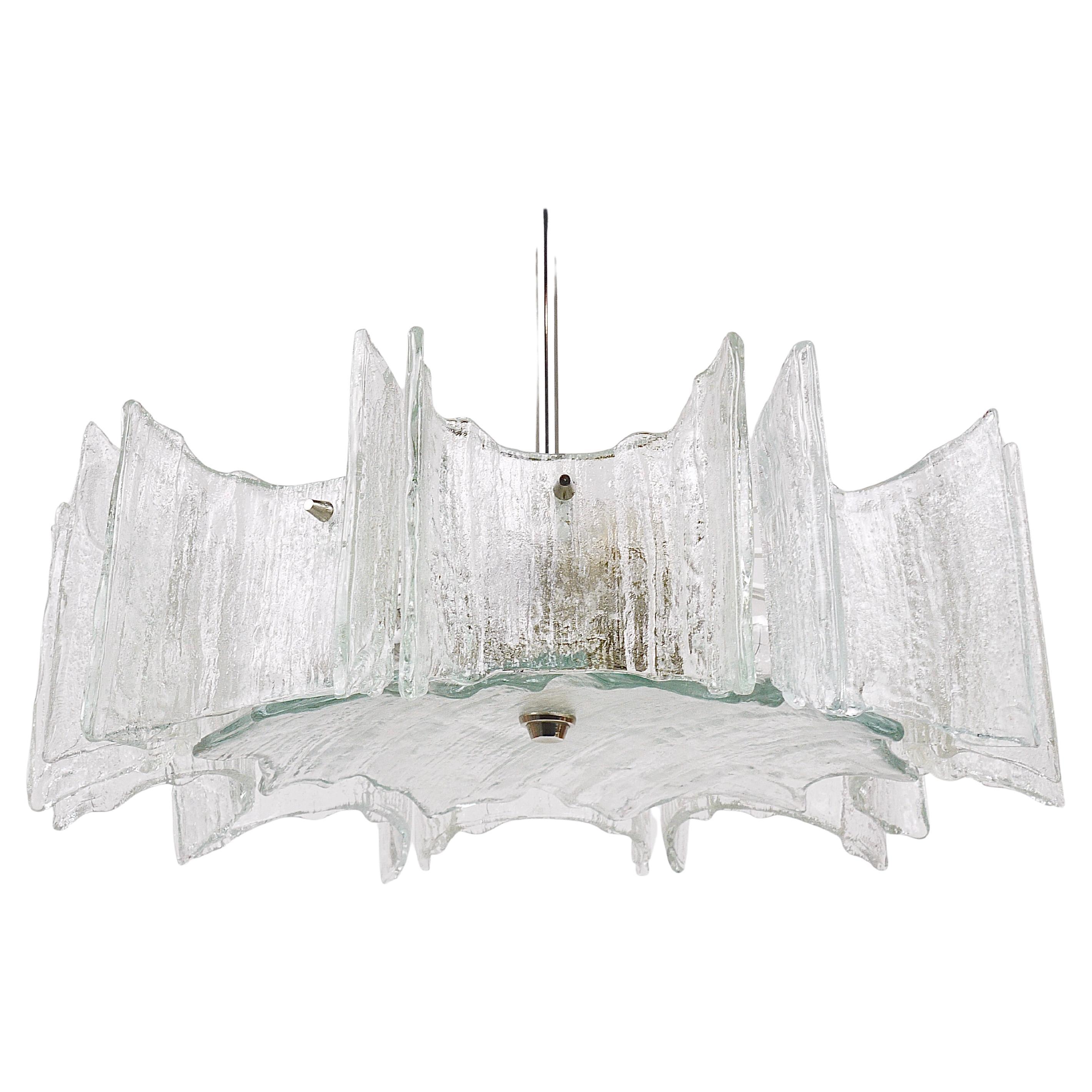 Kalmar Kronleuchter "Stern" aus Milchglas, Österreich, 1960er Jahre im Angebot