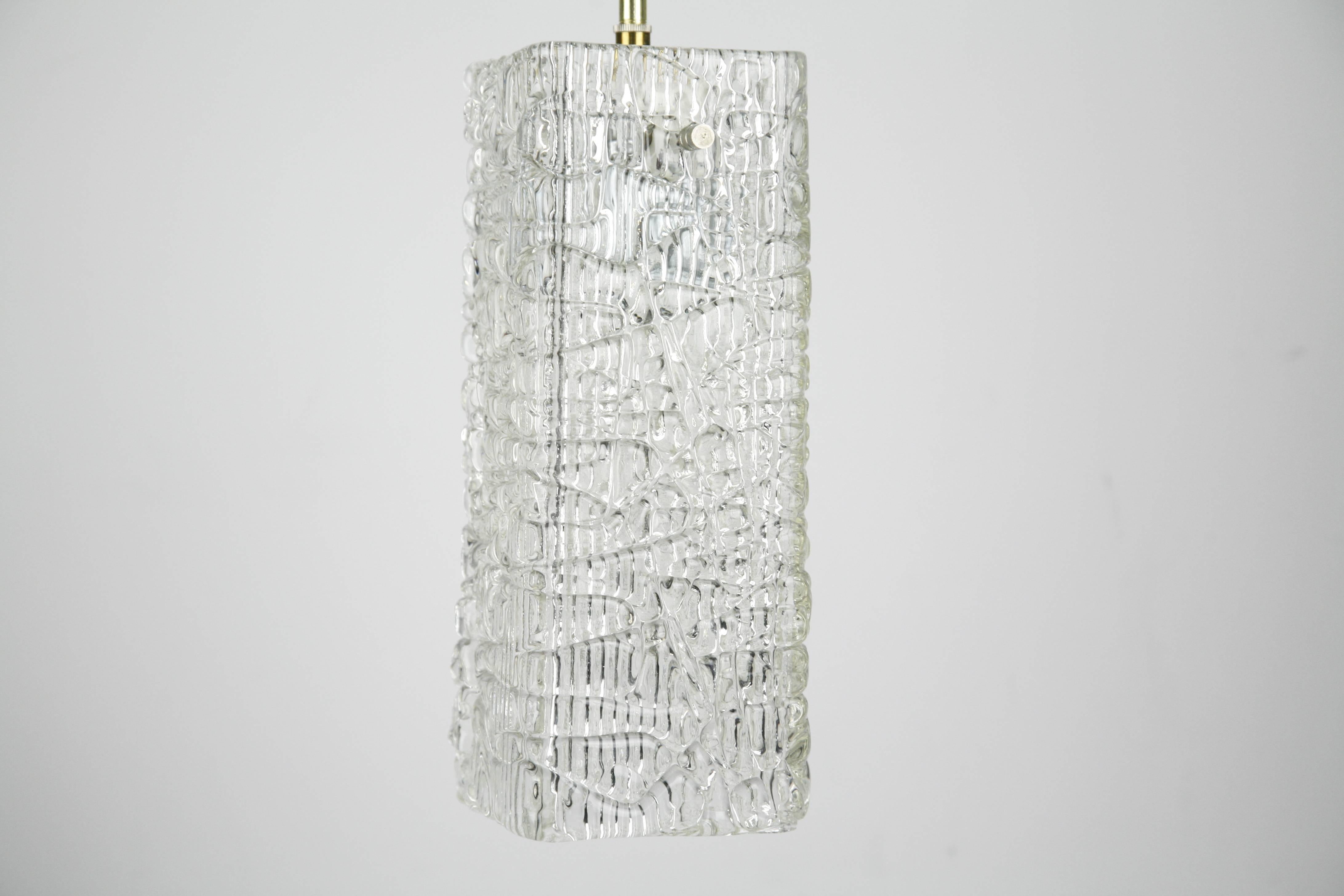 Kalmar lantern Vienna, Austria, 1950,
Clear glass lantern made from one piece of molded glass with an engraved pattern on a brass frame with one downward light, Austria, 1950s.
Elegant and simple.
       
