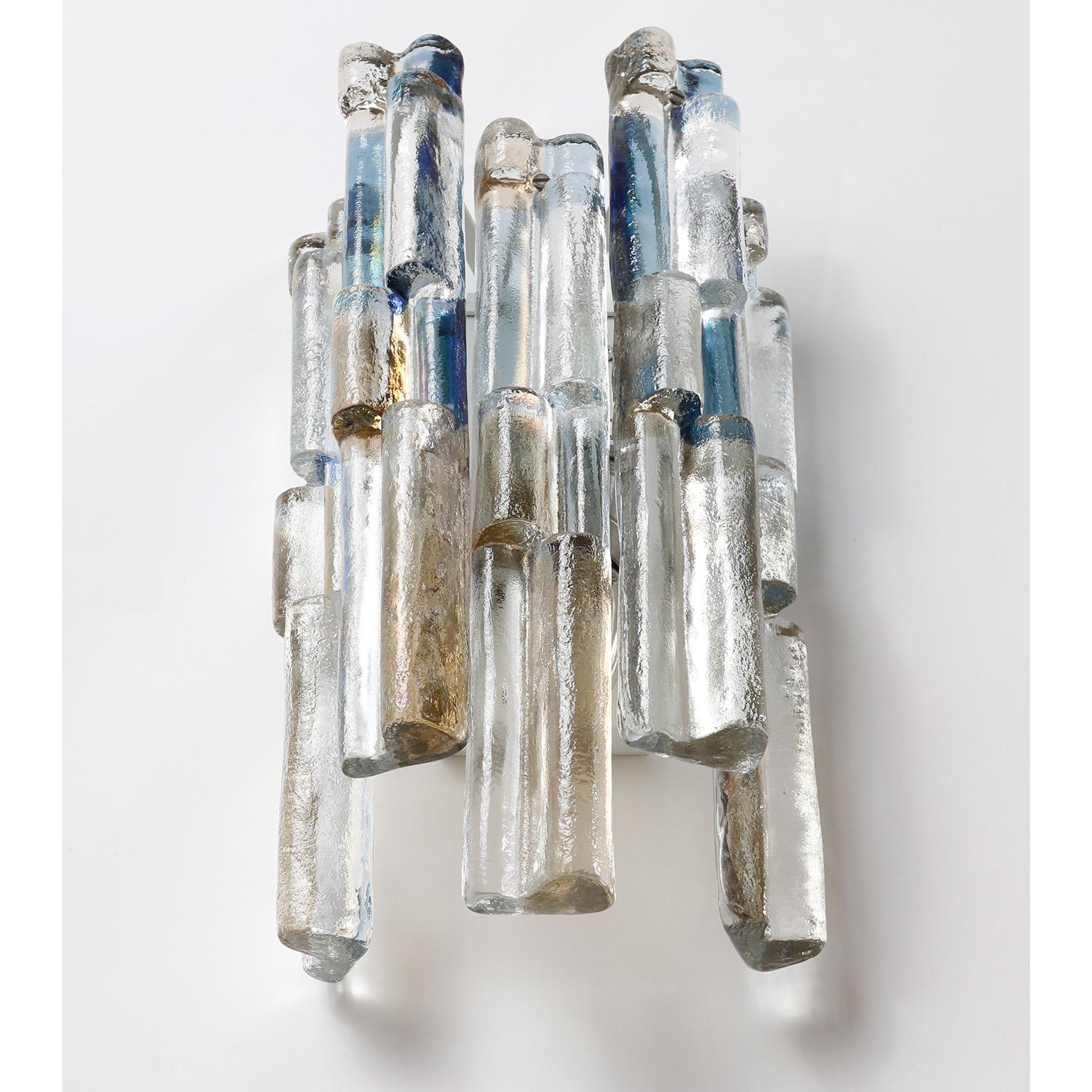 Mid-Century Modern Appliques en verre Kalmar, verre d'art fumé bleu ambré, métal blanc, années 1970 en vente