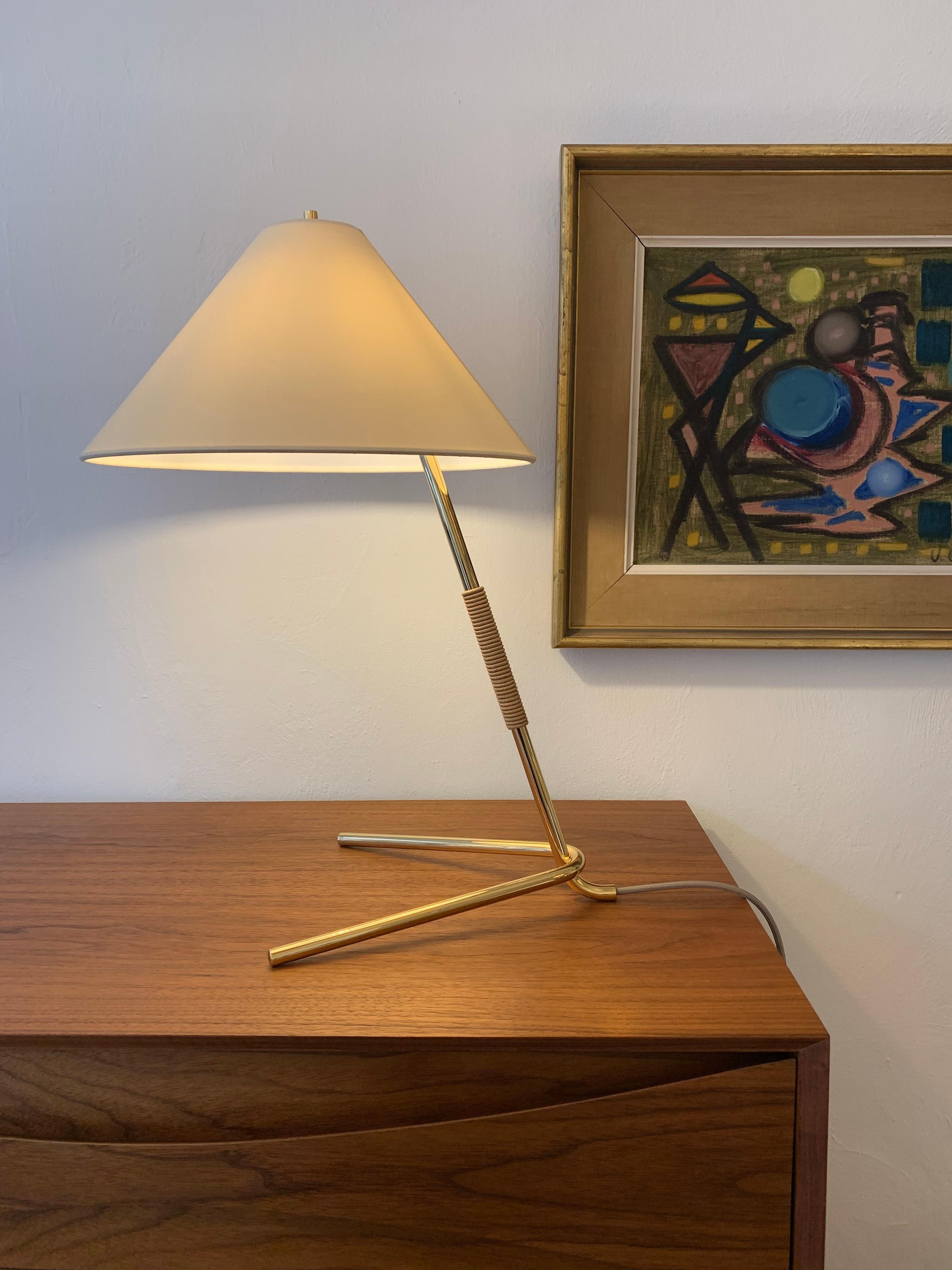 Kalmar 'Hase TL' Table Lamp of Brass & Leather  In New Condition For Sale In Utrecht, NL