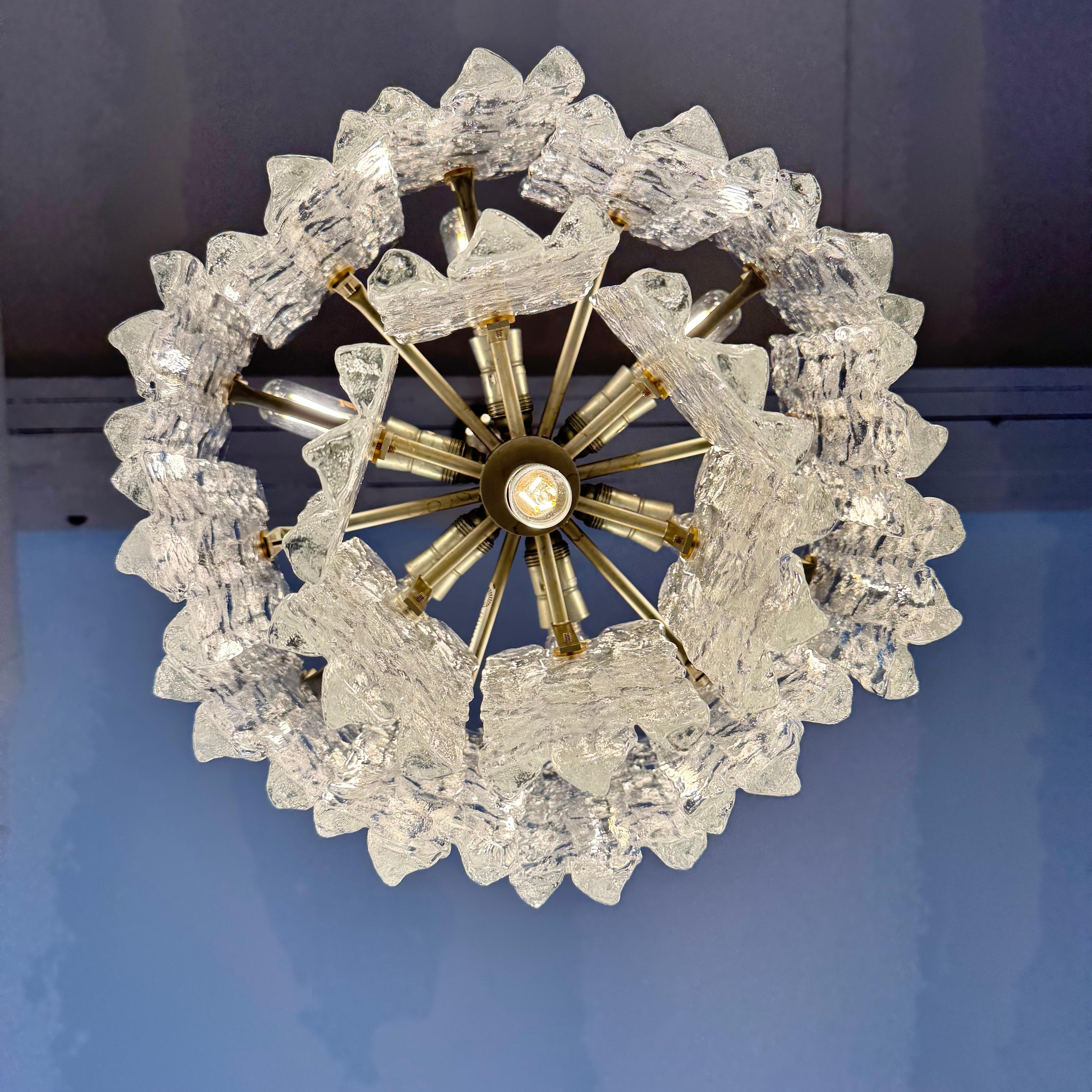 Austriaco Lampadario in vetro ghiaccio Kalmar, 1960 Austria in vendita