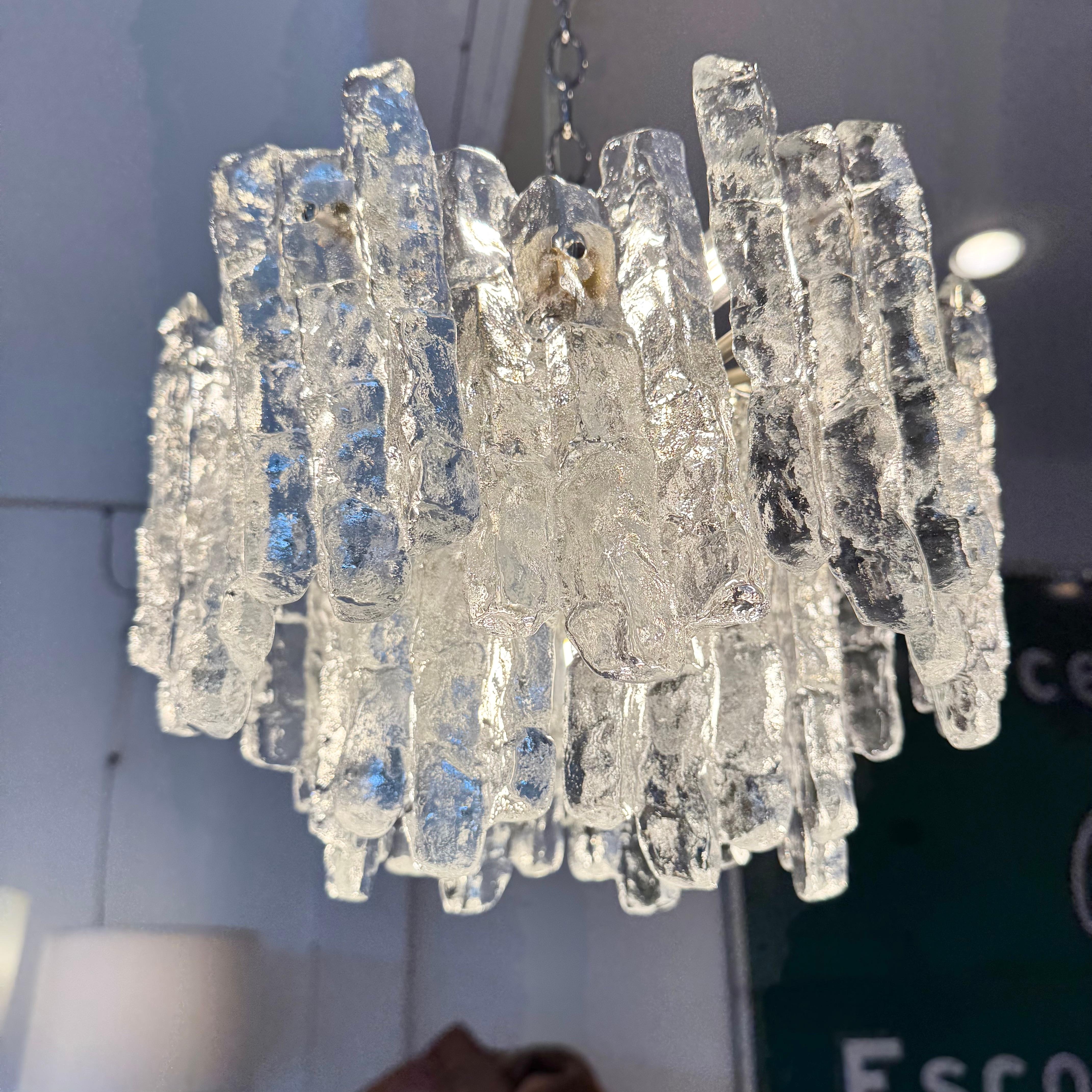 Lampadario in vetro ghiaccio Kalmar, 1960 Austria in vendita 1