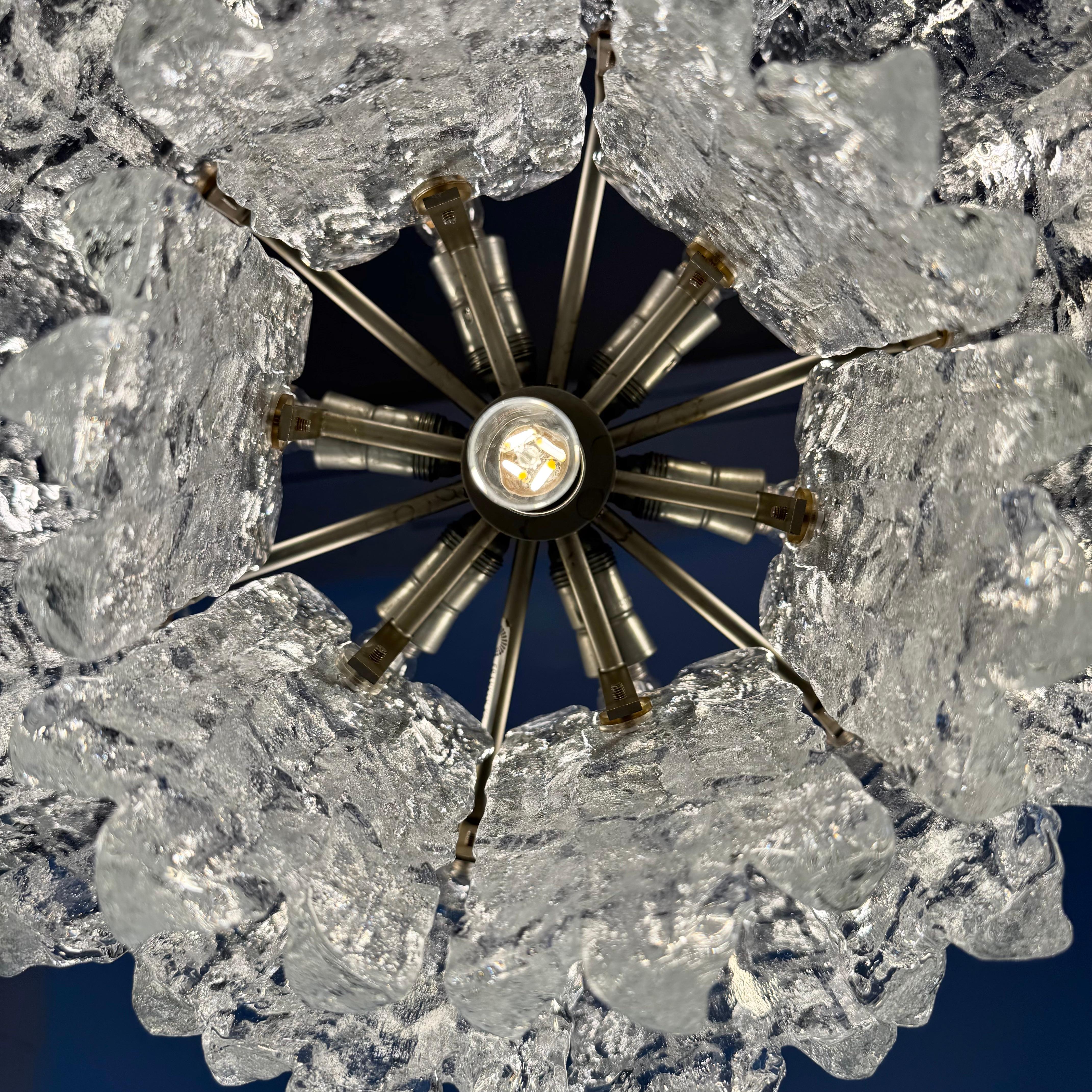 Lampadario in vetro ghiaccio Kalmar, 1960 Austria in vendita 2