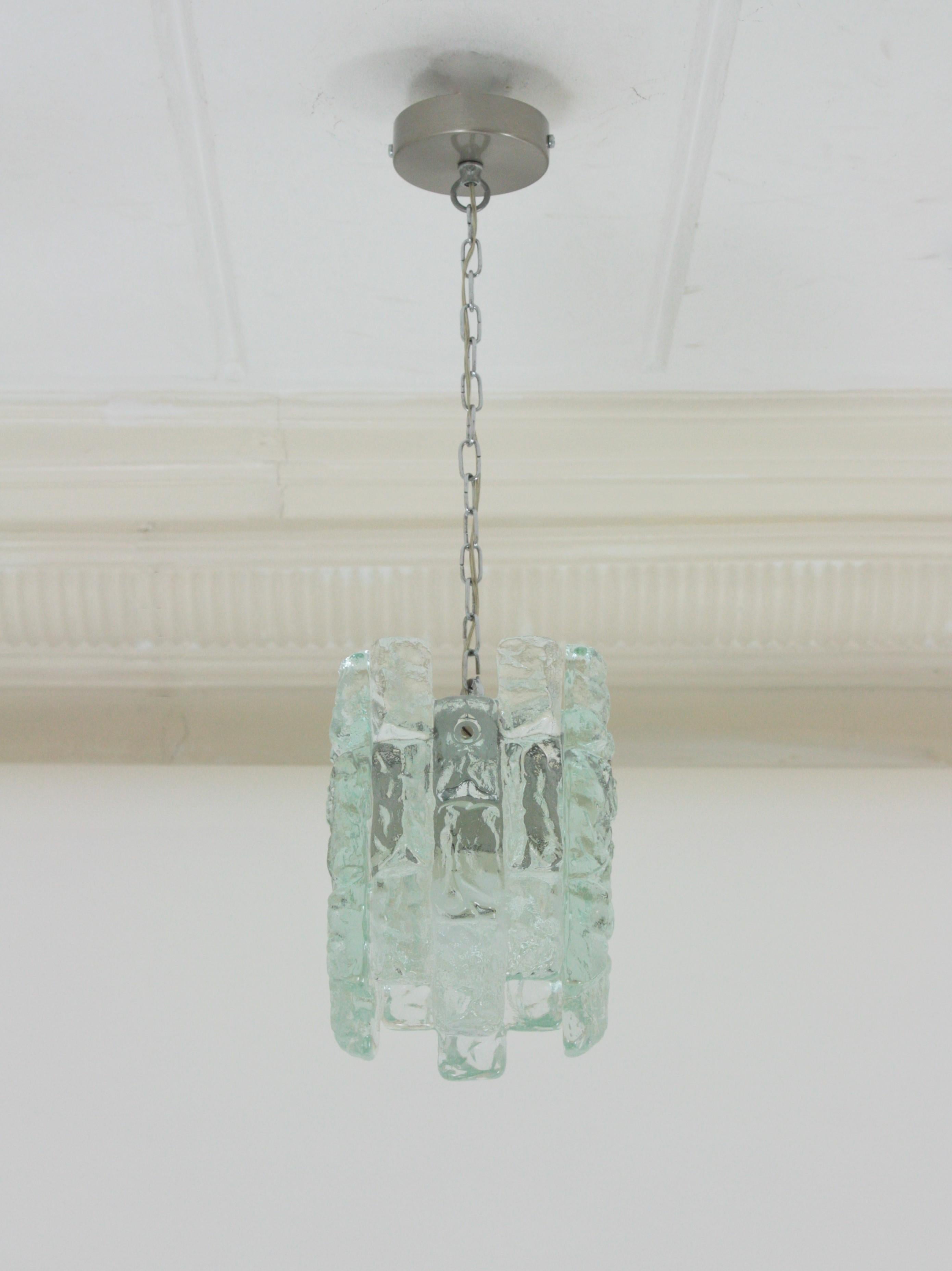 Kalmar Ice Glass Pendant Chandelier, 1960s In Good Condition For Sale In Barcelona, ES