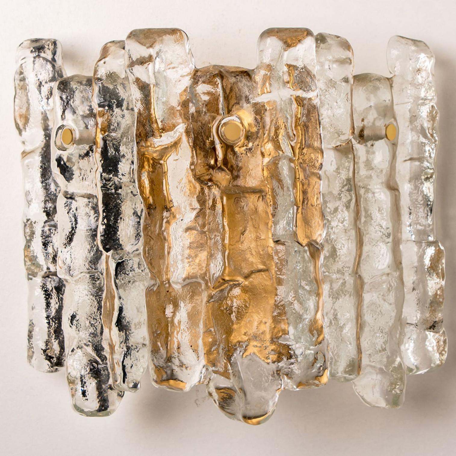 Kalmar Ice Glass Wall Sconces 3 Tiers by J.T. Kalmar, 1970s In condizioni buone in vendita a Rijssen, NL