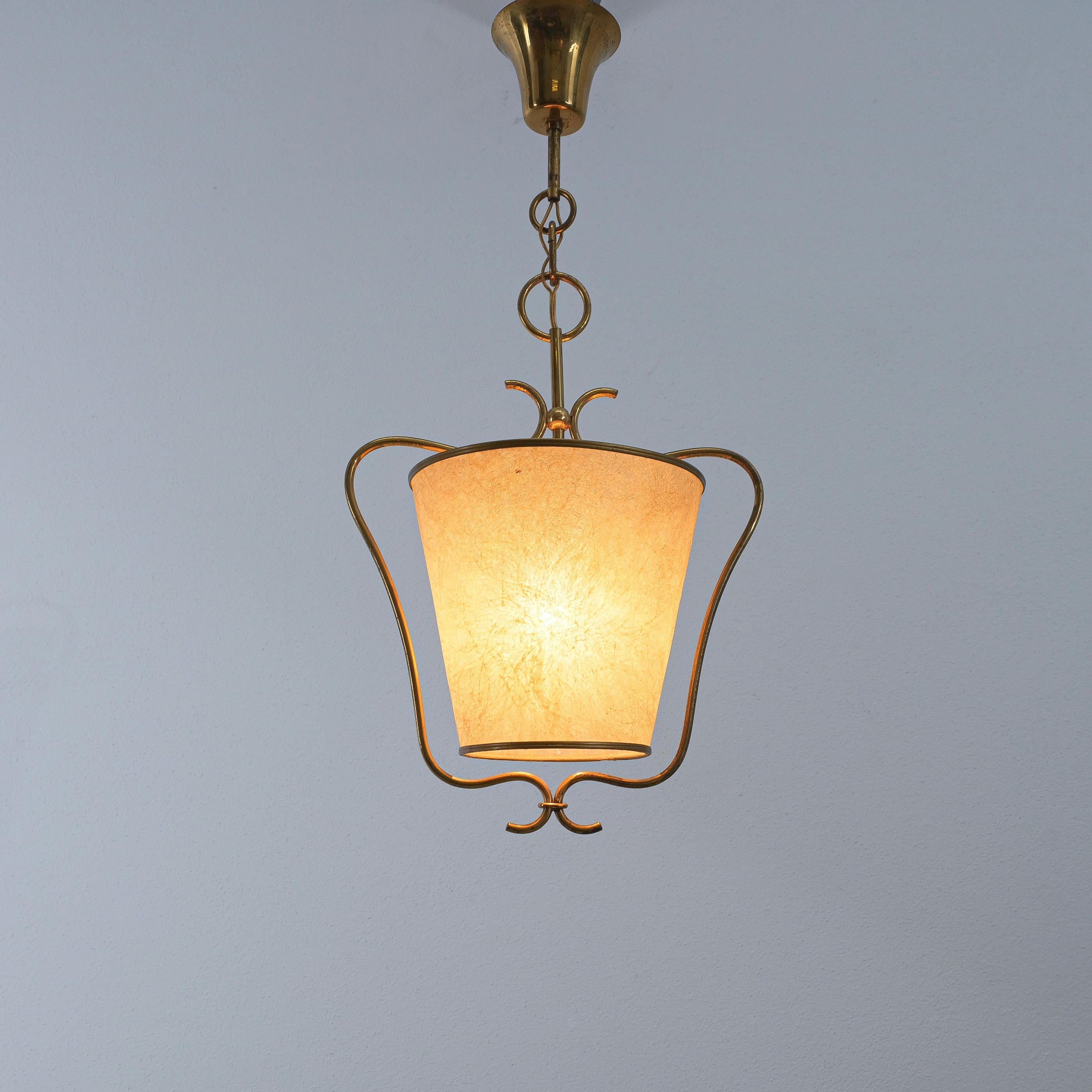 Mid-Century moderno Lanterne Kalmar in ottone e paraventi originali, 1950 in vendita