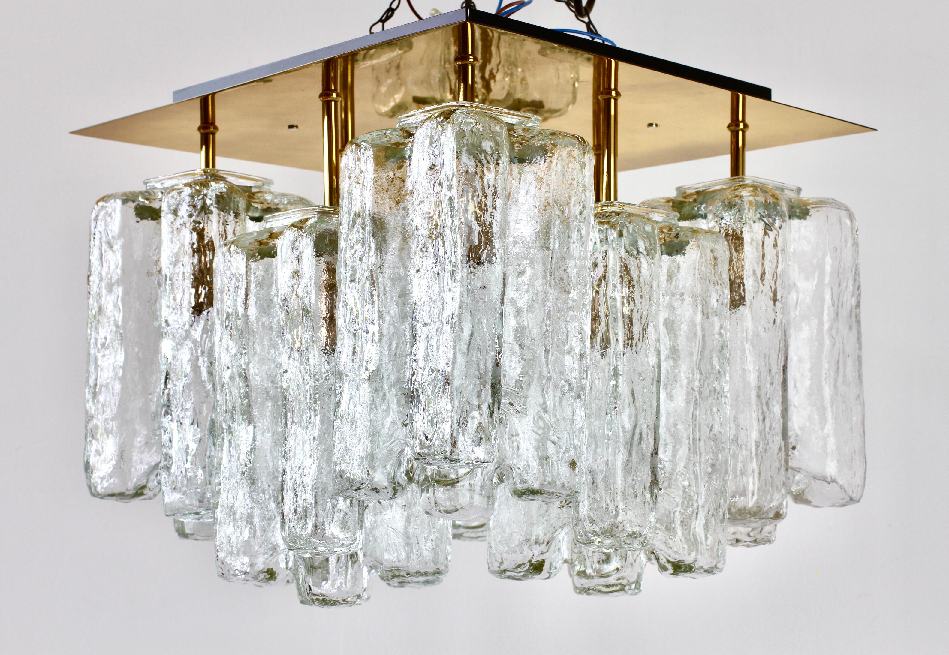 Laqué Grand meuble encastré Kalmar « Granda » en verre de glace et laiton Autriche, 1970 en vente