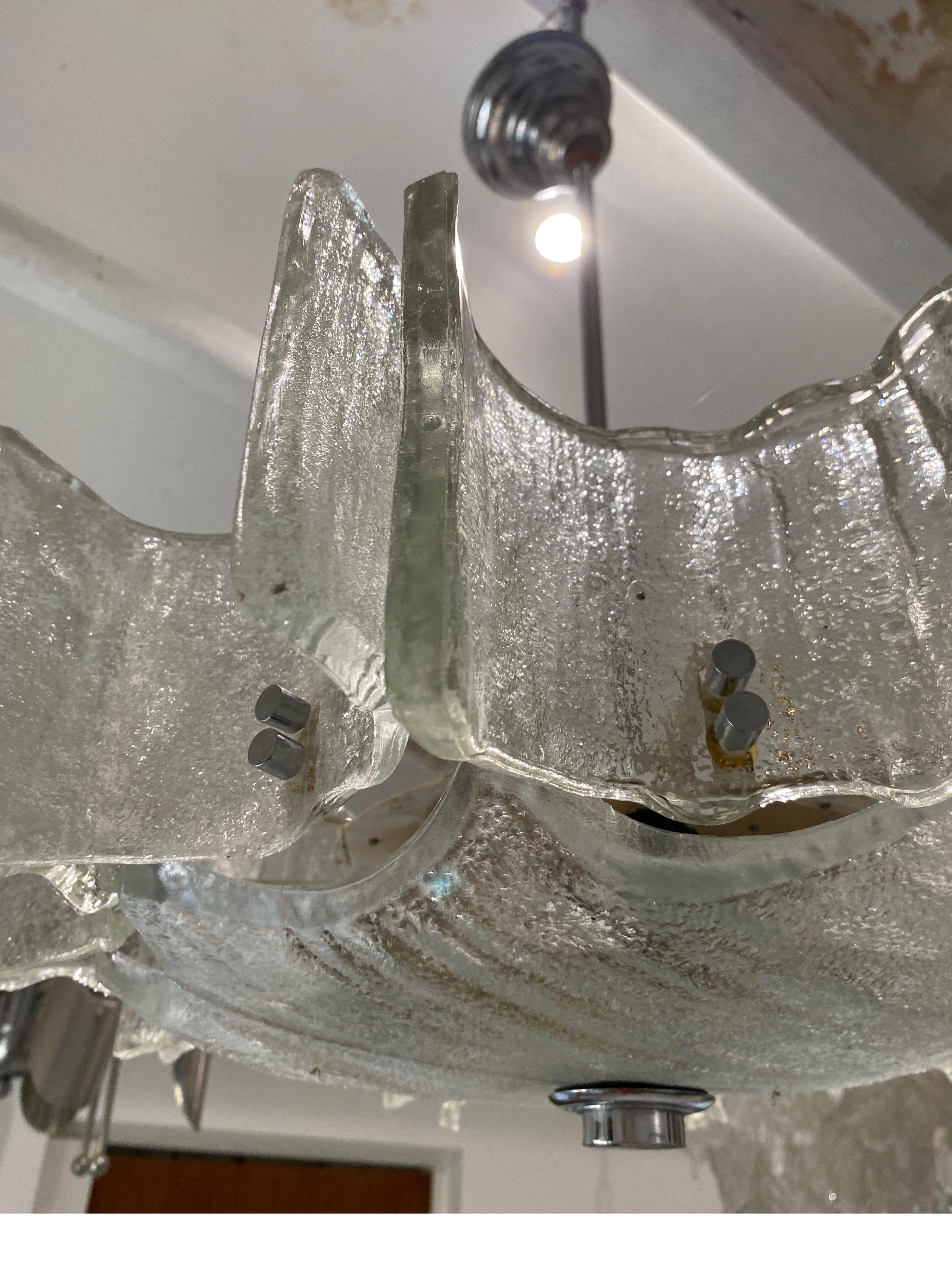 Kalmar Lighting-Kronleuchter, Glas-Eisglas-Eiskonstruktion mit Chromstruktur, Österreich, 1970 (Moderne der Mitte des Jahrhunderts) im Angebot