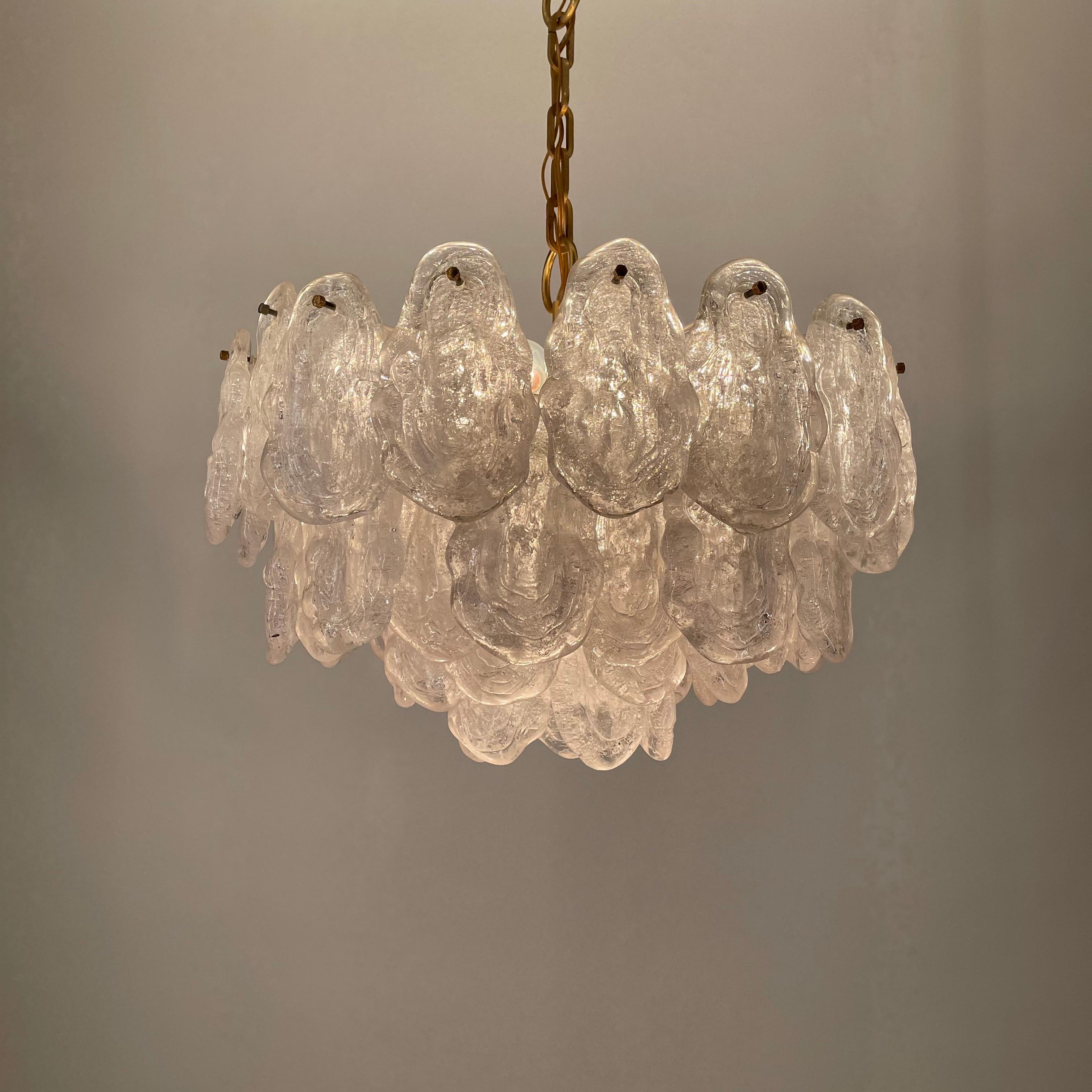 Mid-Century Modern Kalmar Lucite Tears Brass Chandelier, Austria, 1970s For Sale