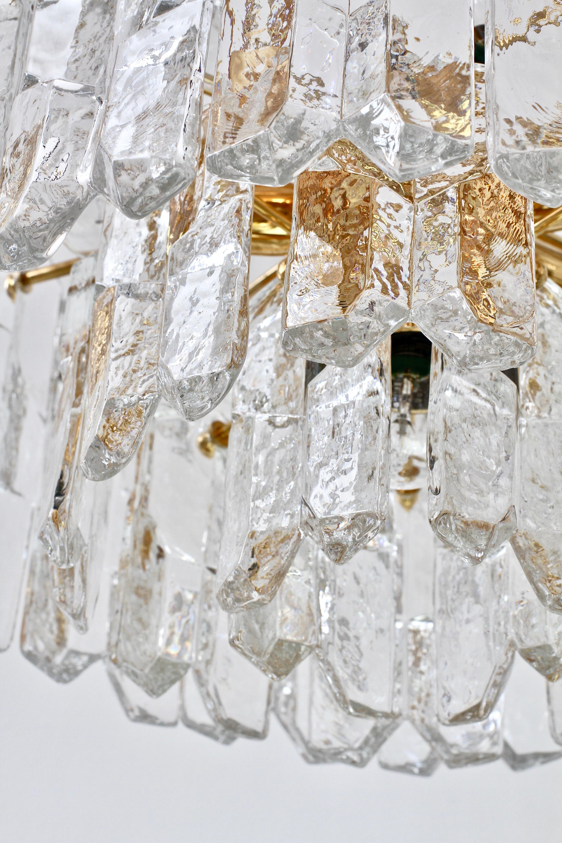 Kalmar Mid-Century Modern Crystal Glass & Gilt Brass Chandelier Austria, 1970s For Sale 9
