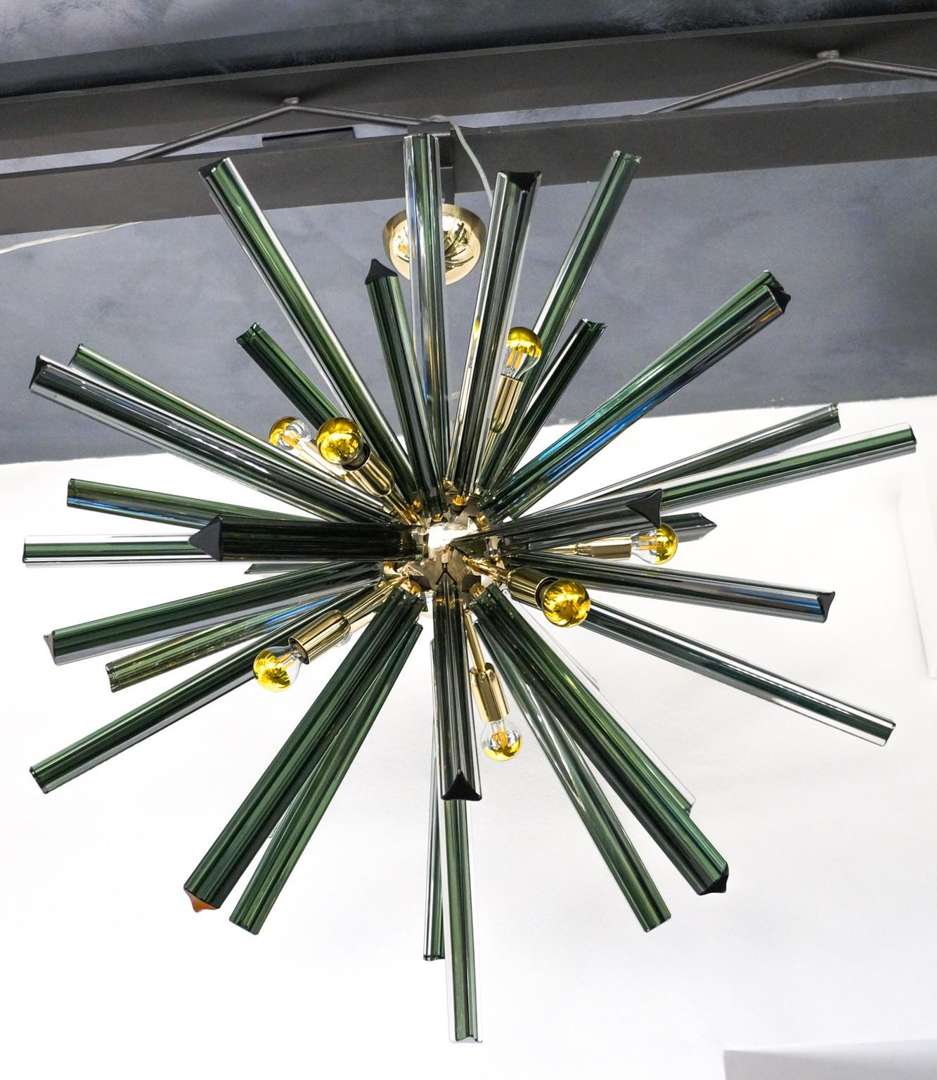 Kalmar Mid-Century Modern Green Triedri Murano Chandelier Sputnik, 1982 For Sale 7