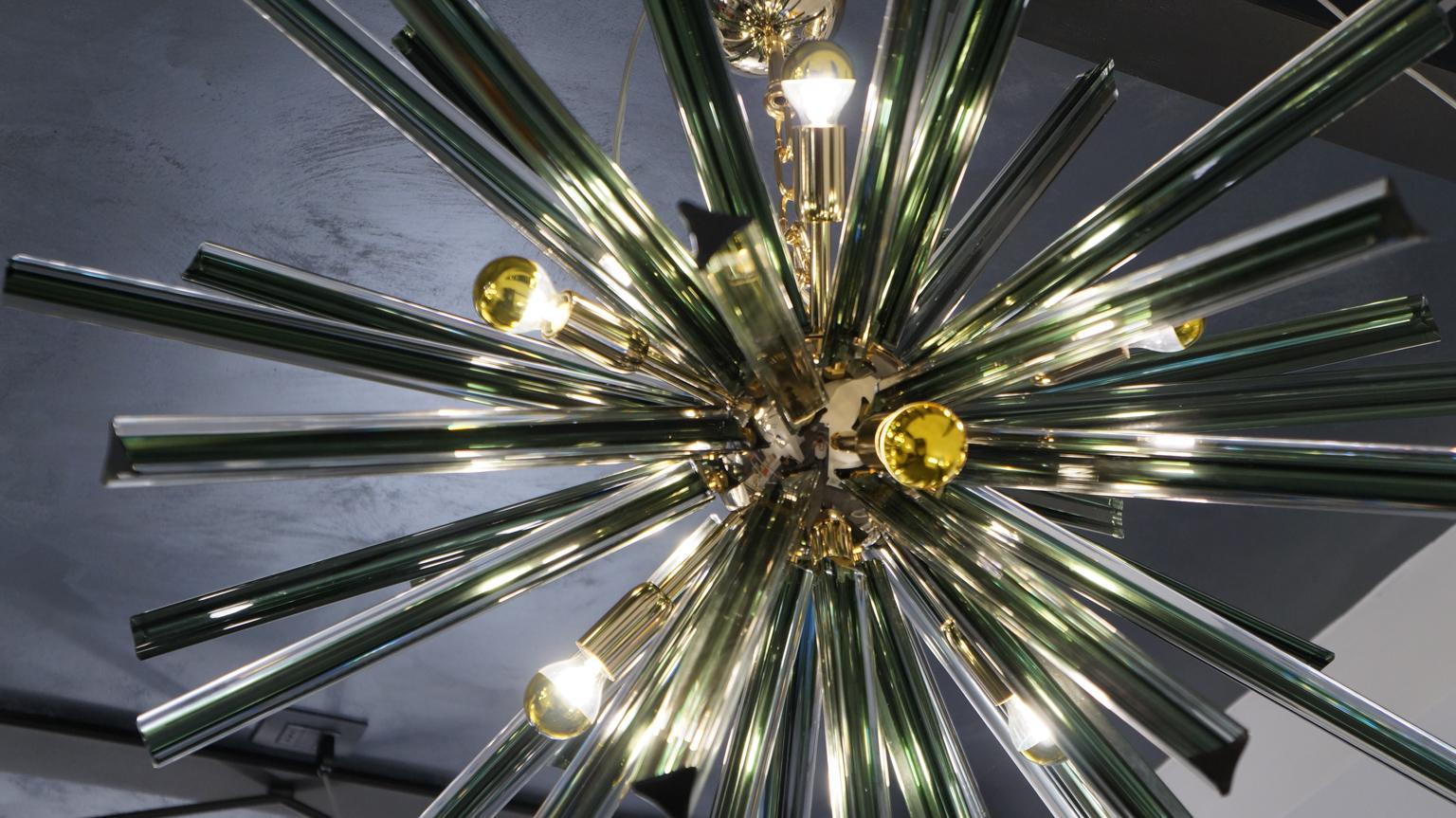 Kalmar Mid-Century Modern Green Triedri Murano Chandelier Sputnik, 1982 For Sale 2