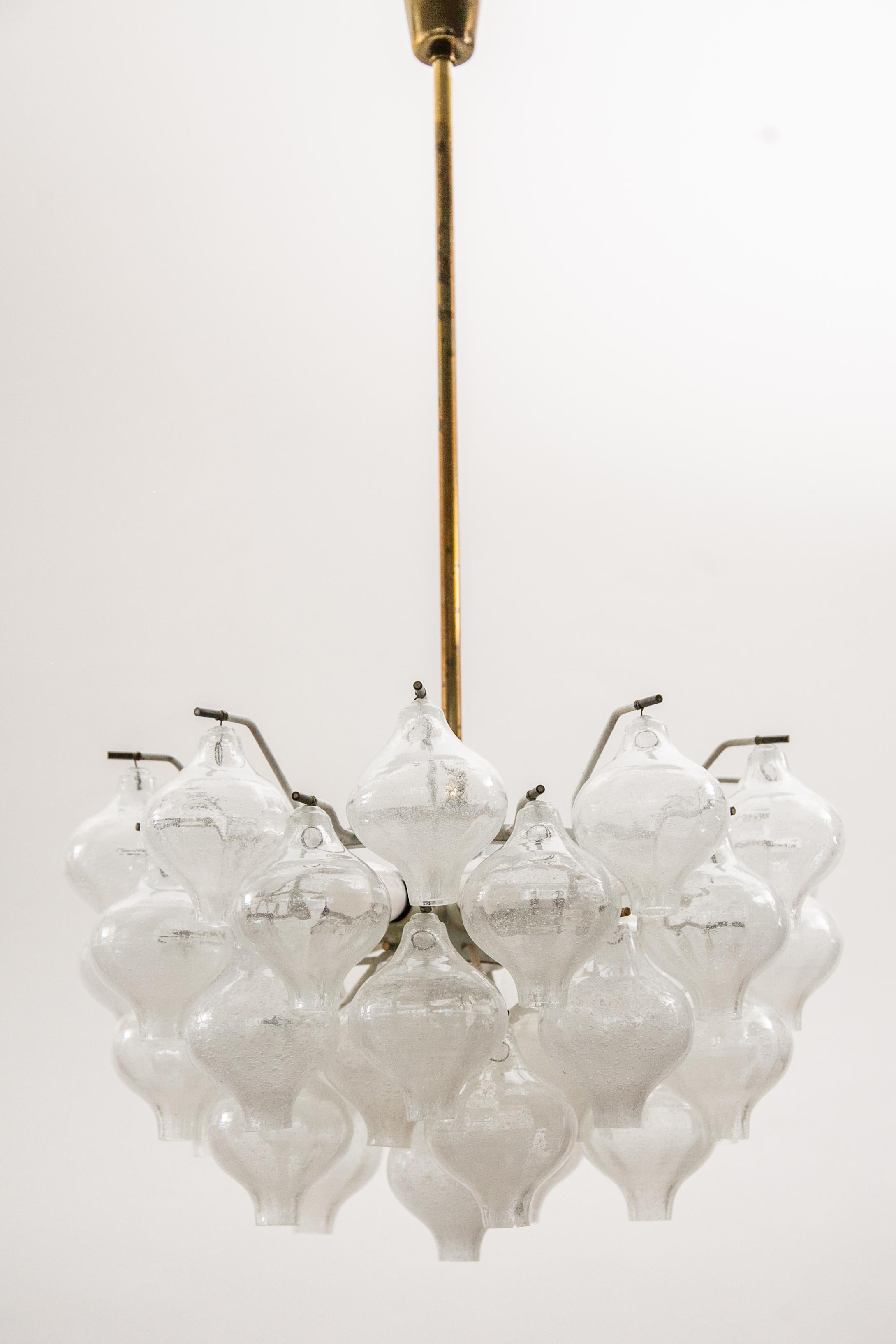 Fatto a mano Lampadario in vetro a forma di cipolla Kalmar, anni '50 in vendita
