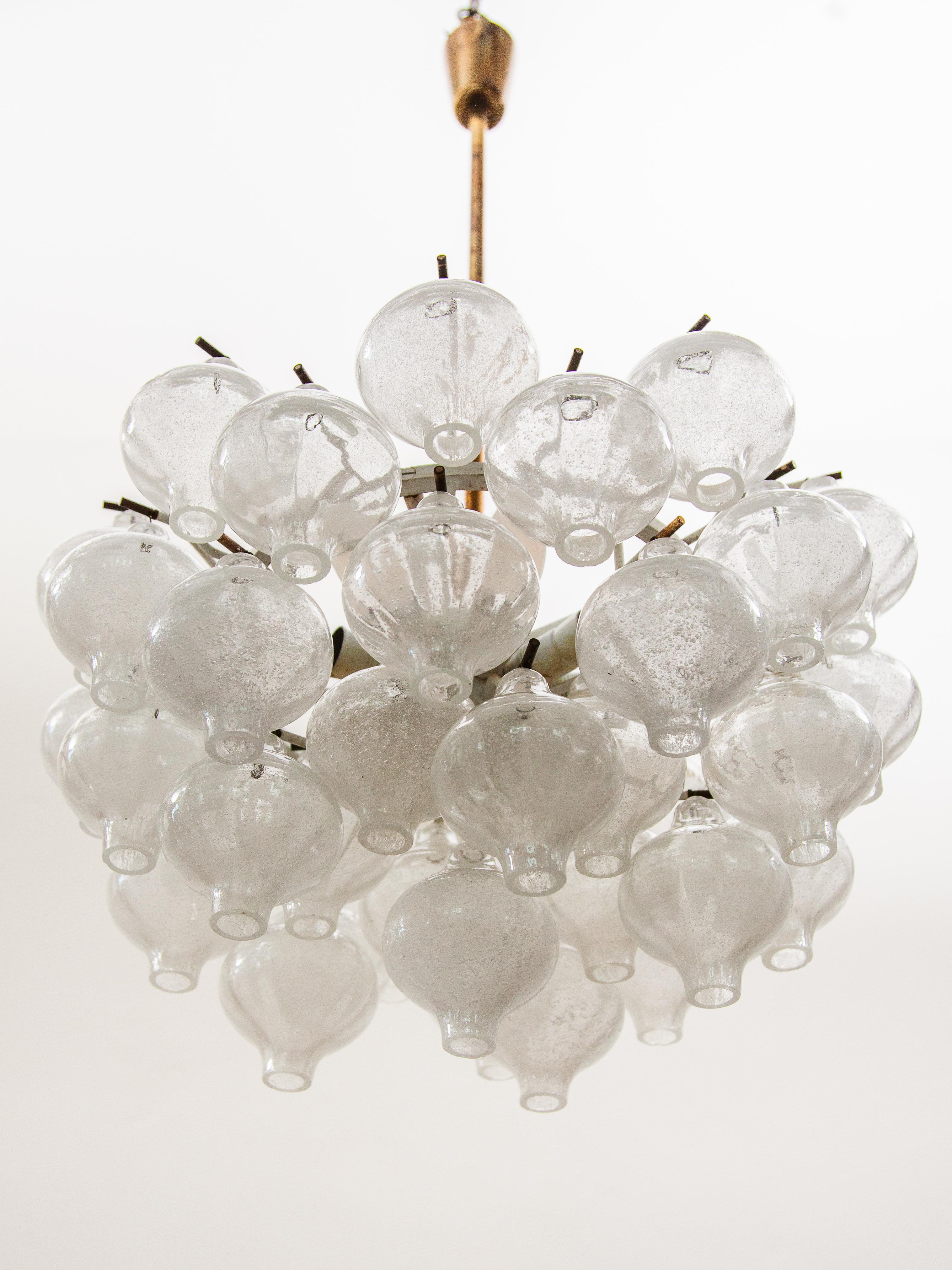 Metà XX secolo Lampadario in vetro a forma di cipolla Kalmar, anni '50 in vendita