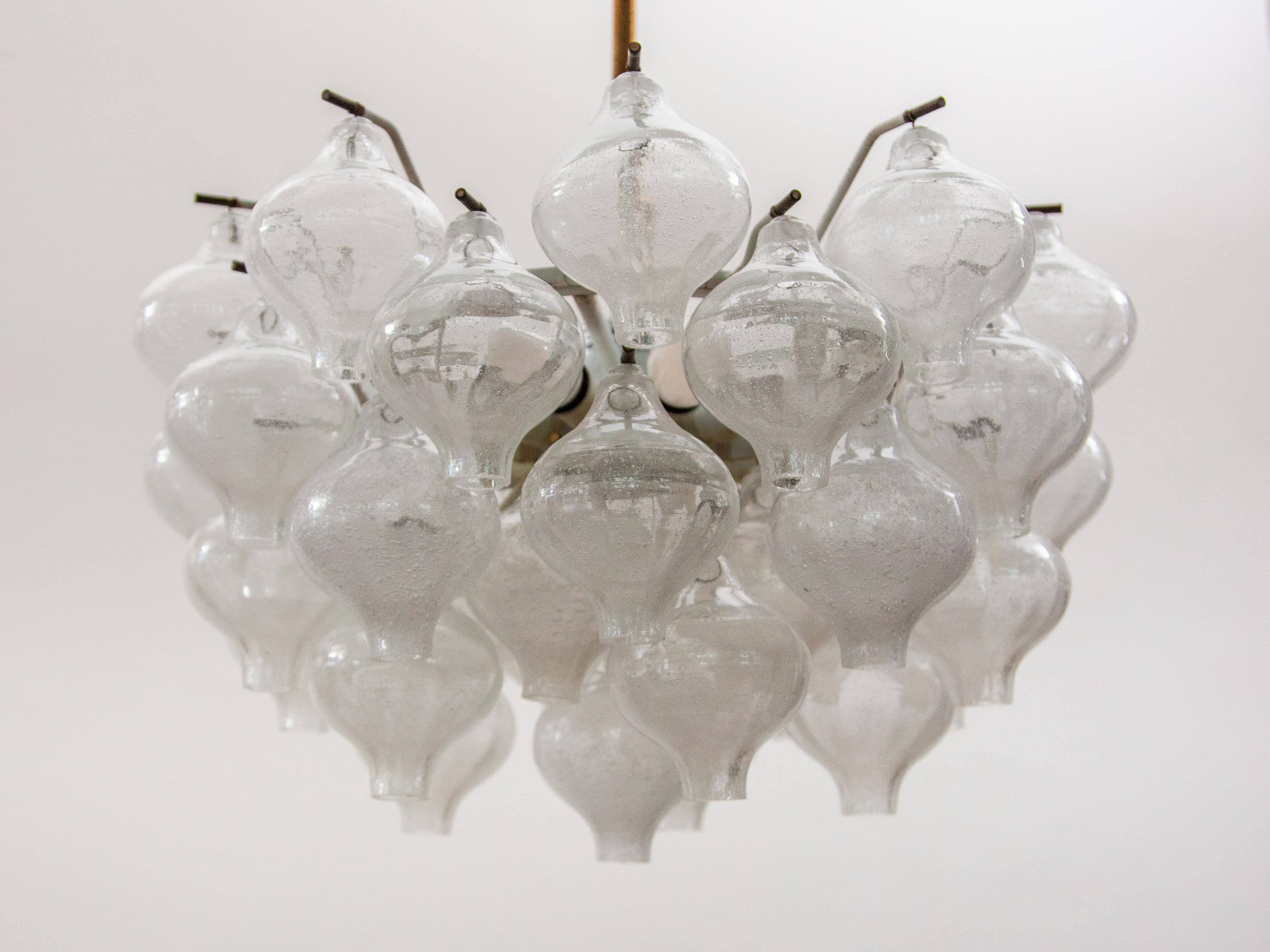 Vetro artistico Lampadario in vetro a forma di cipolla Kalmar, anni '50 in vendita
