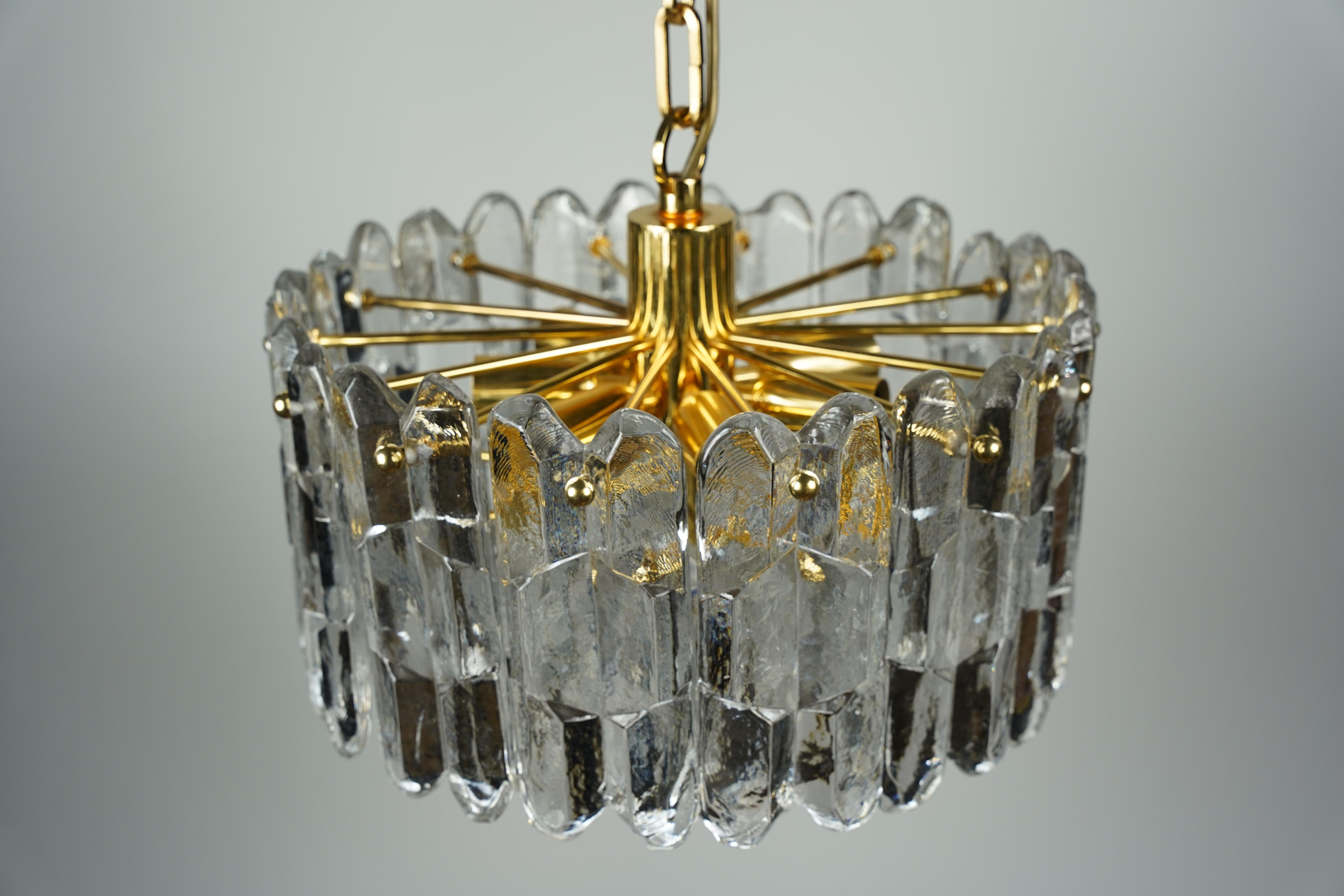 Lámpara Kalmar Palazzo Dorada con elementos de cristal, 1970, Austria en venta 2