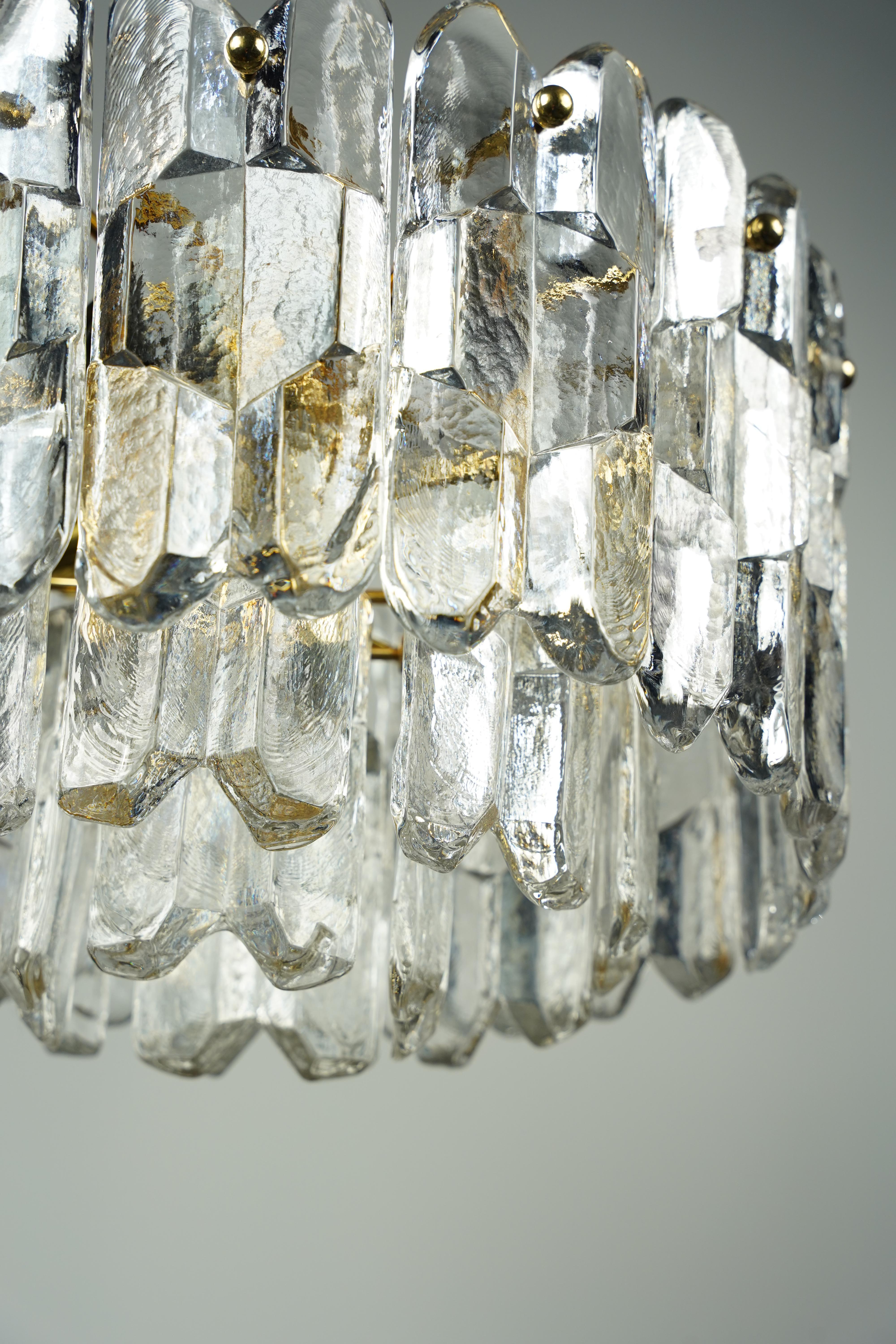 Lámpara Kalmar Palazzo Dorada con elementos de cristal, 1970, Austria Austríaco en venta