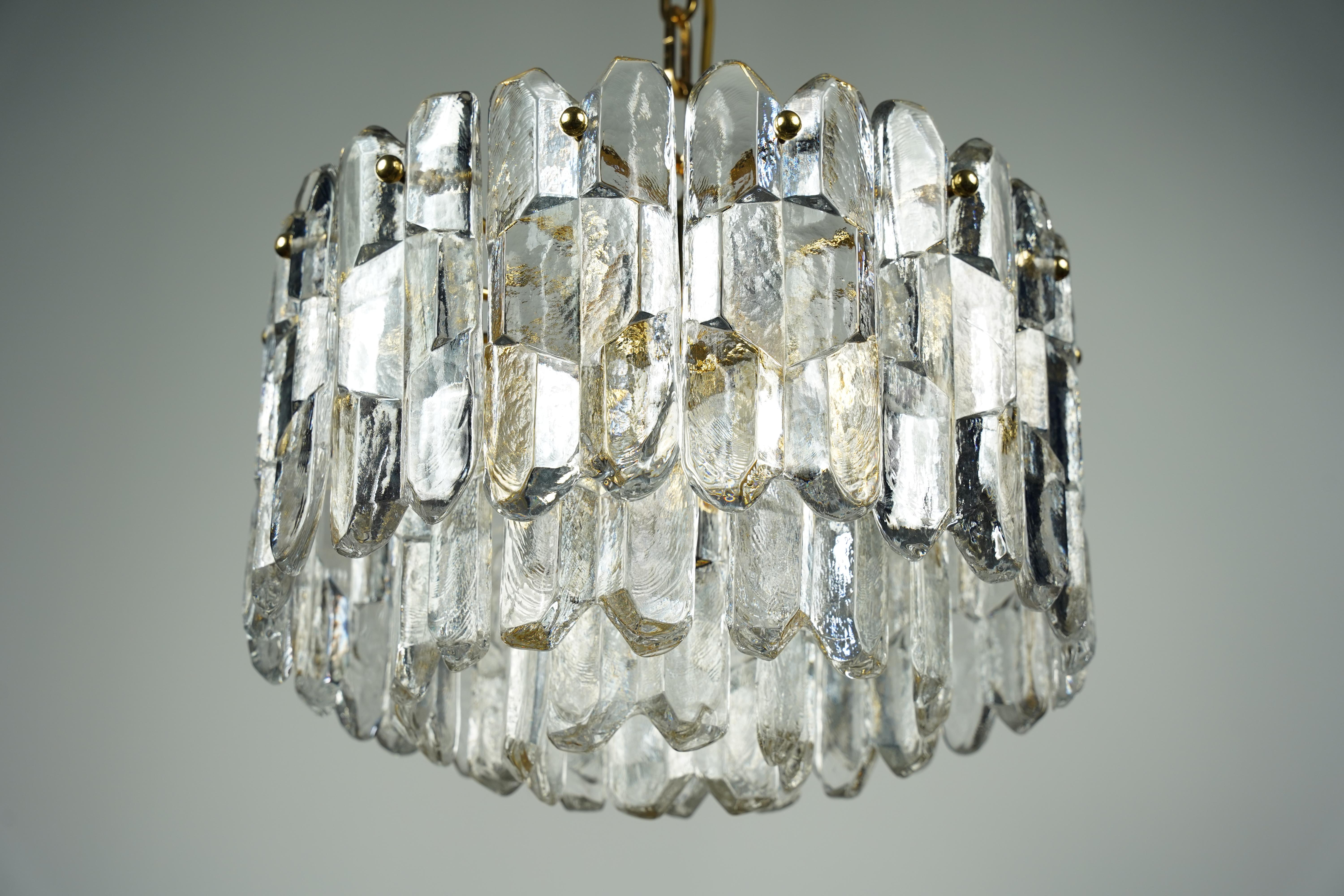 Lámpara Kalmar Palazzo Dorada con elementos de cristal, 1970, Austria siglo XX en venta