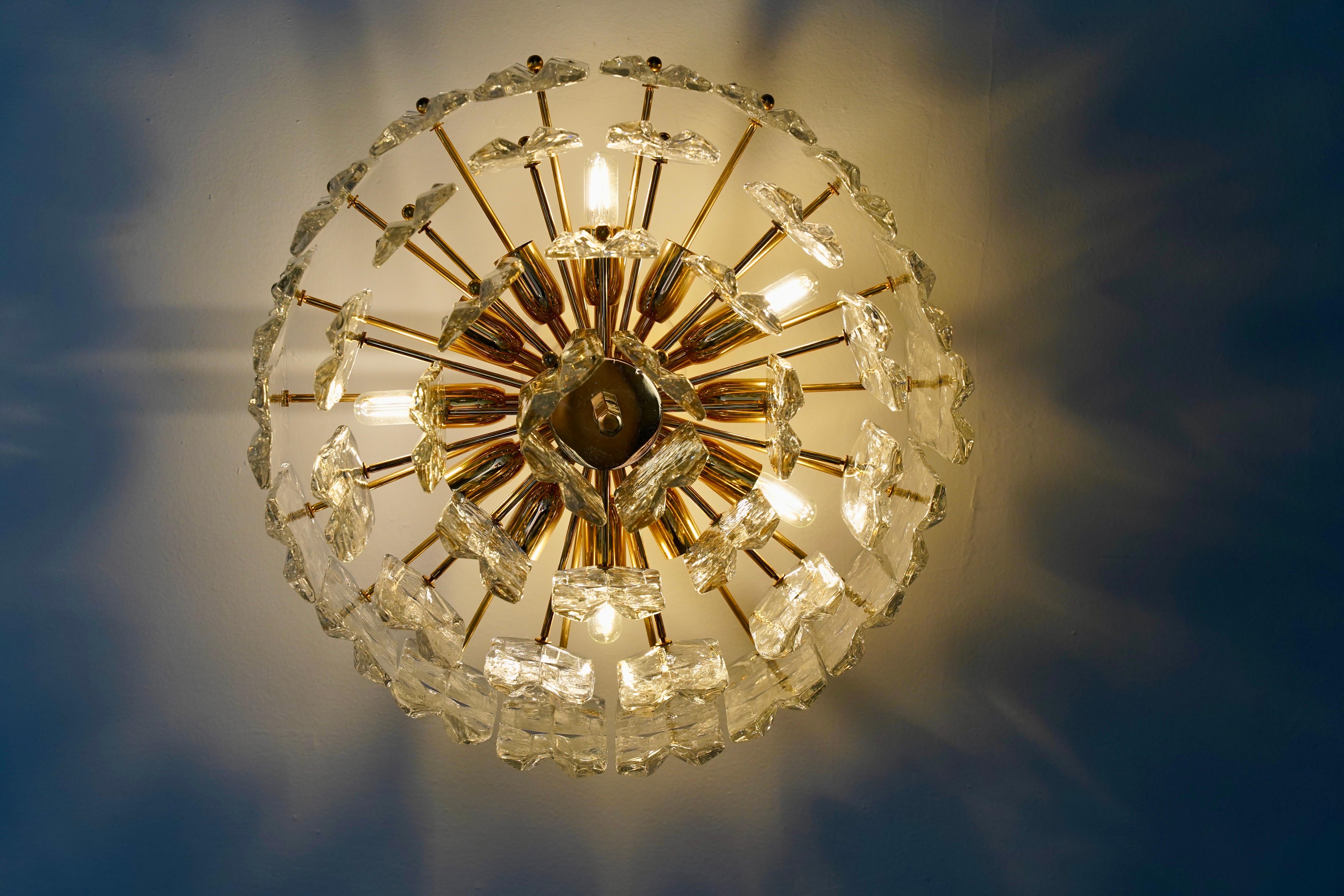 Semiplafón Kalmar Palazzo Dorado 24K con elementos de cristal, 1970, Austria Austríaco en venta