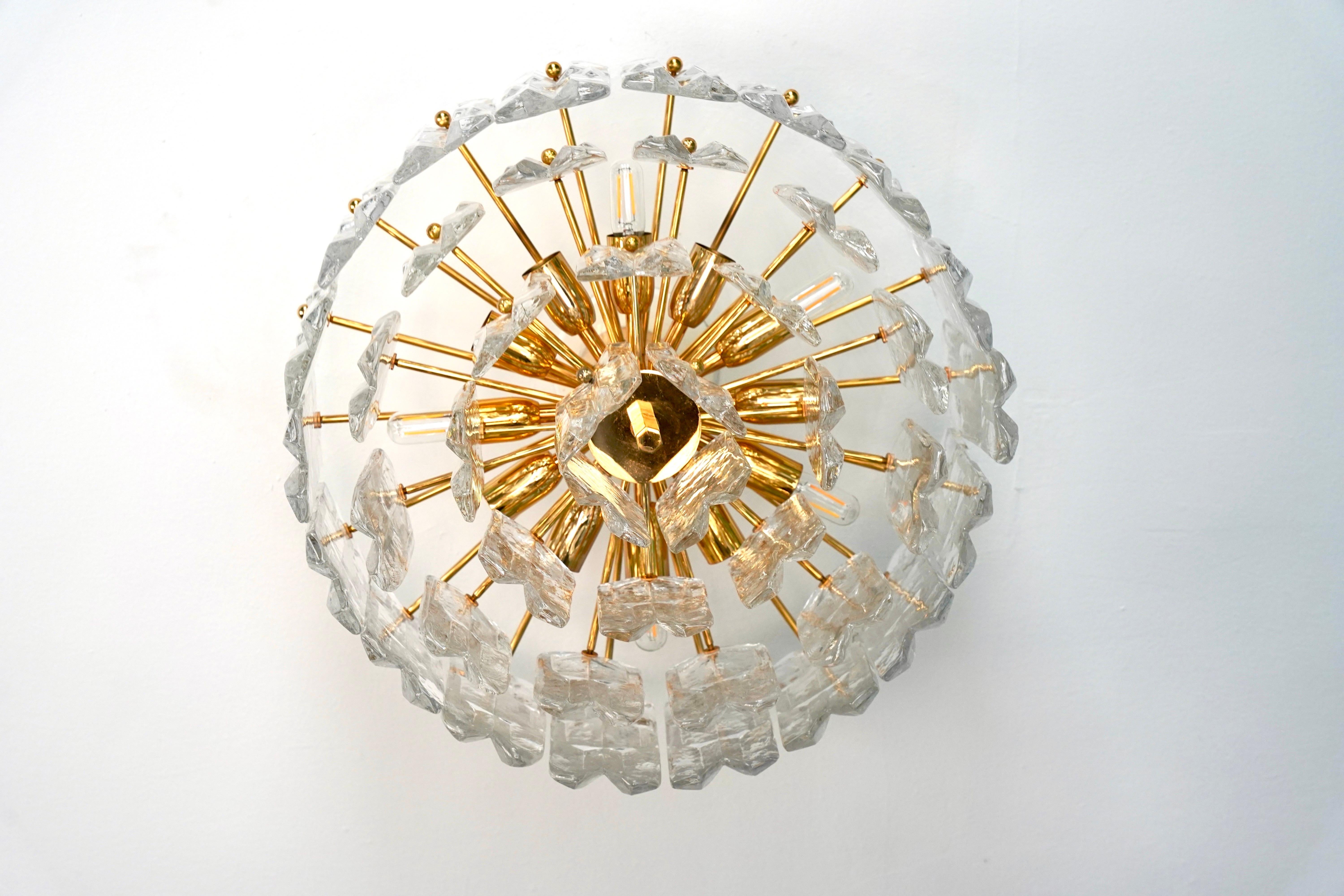 Semiplafón Kalmar Palazzo Dorado 24K con elementos de cristal, 1970, Austria Vaciado en venta