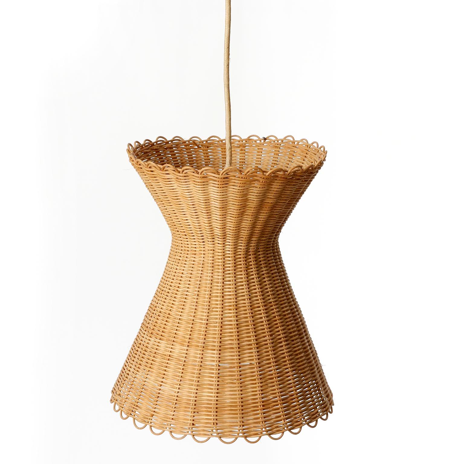 Mid-20th Century Kalmar Pendant Light 'Kiwi', Wicker Brass, 1960
