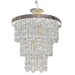 Kalmar Style Lucite und Messing Ice Waterfall Tiered Chandelier:: Italien