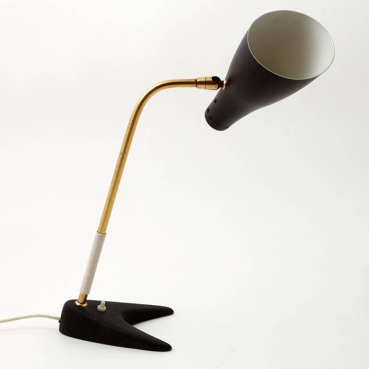 Kalmar Table Lamp 'Stilfix' No. 1257 Swivel Top, Brass Cast Iron, 1960 In Excellent Condition In Hausmannstätten, AT
