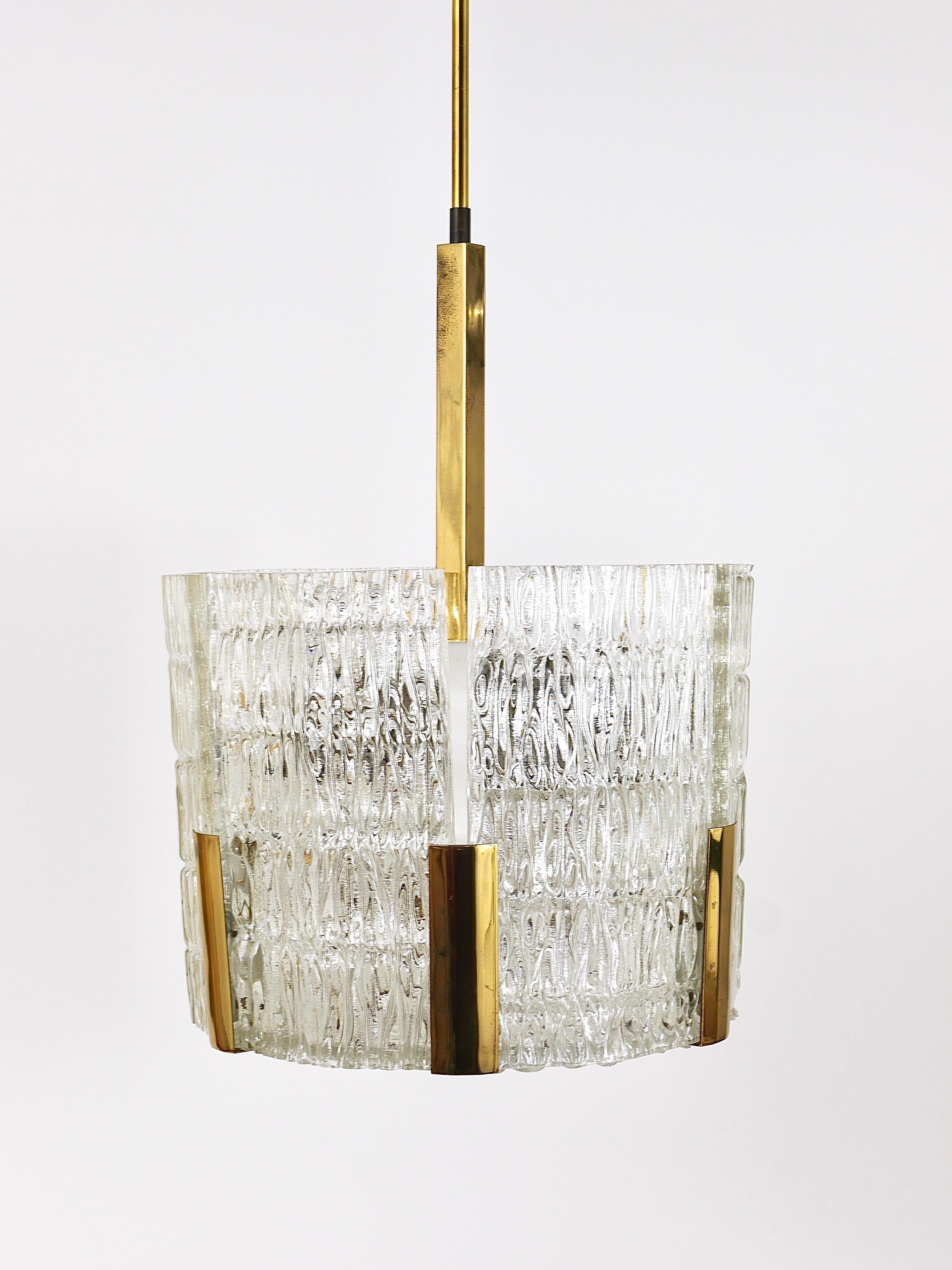 Kalmar Tambour Drum Chandelier, Brass, Textured Ice Glass, Austria, 1960s For Sale 7