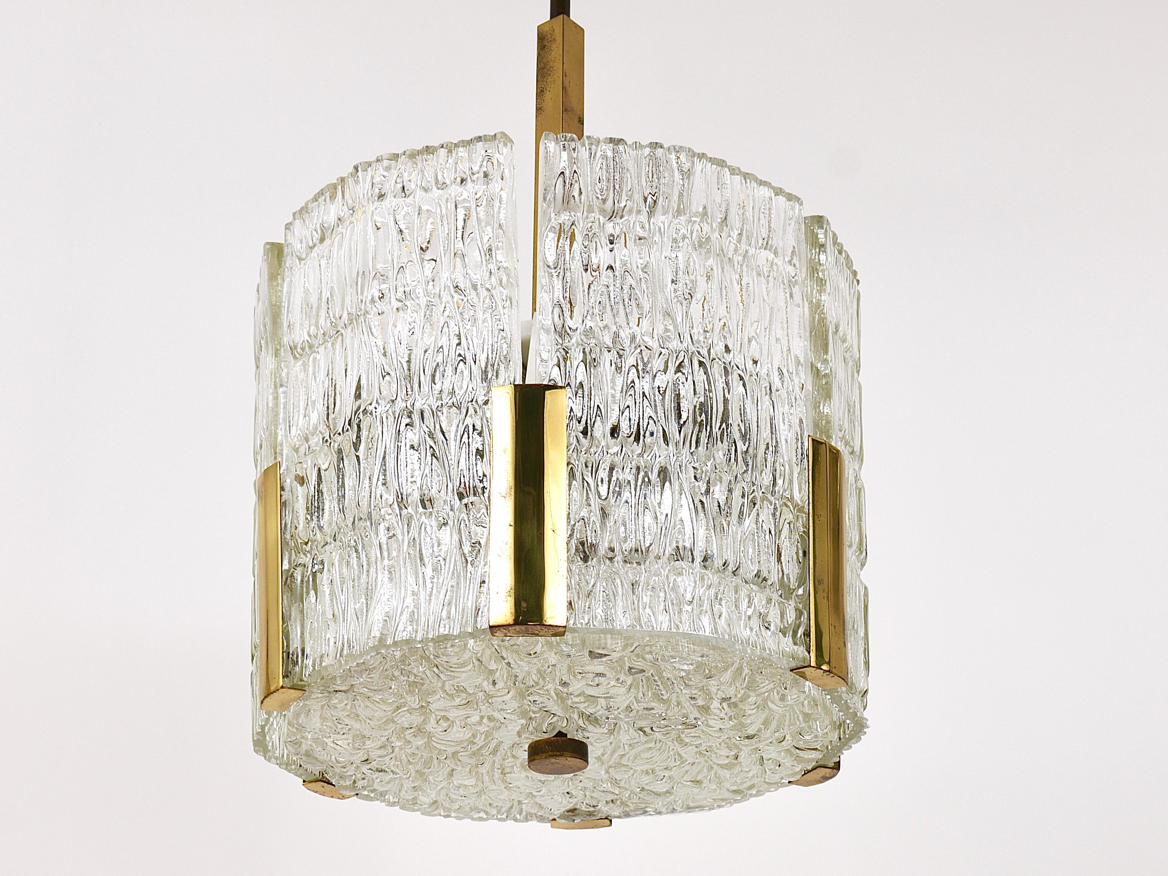 Kalmar Tambour Drum Chandelier, Brass, Textured Ice Glass, Austria, 1960s For Sale 11