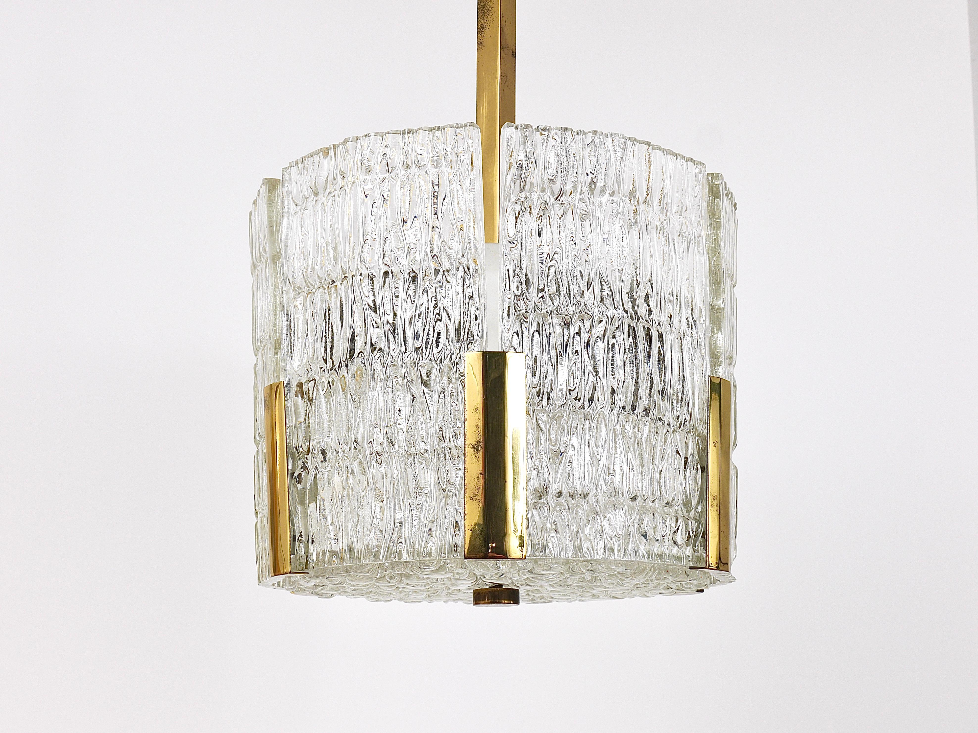Kalmar Tambour Drum Chandelier, Brass, Textured Ice Glass, Austria, 1960s For Sale 12