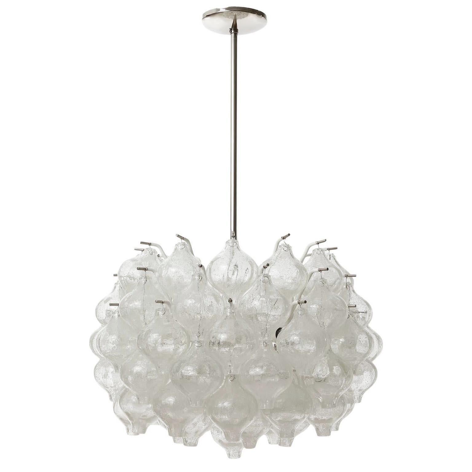 A large and fantastic light fixture model Tulipan 73 HL by J.T. Kalmar, Vienna, Austria, manufactured in midcentury, circa 1970 (late 1960s or early 1970s).
Two lights are available. The price is per light.
The name Tulipan derives from the tulip